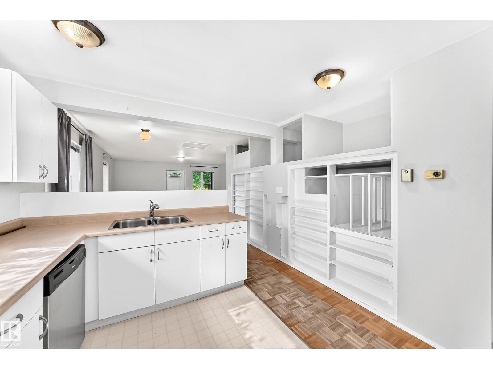 9536 155 St Nw Property Photo 12