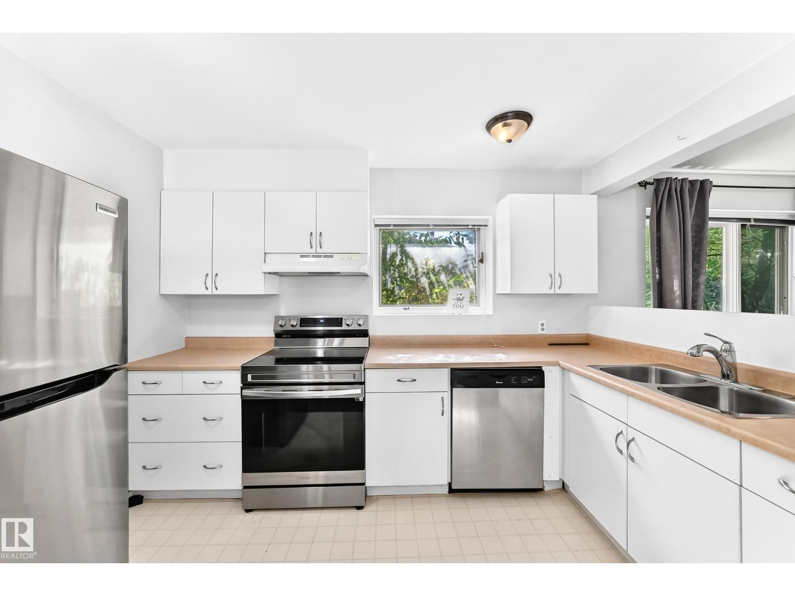 9536 155 St Nw Property Photo 14