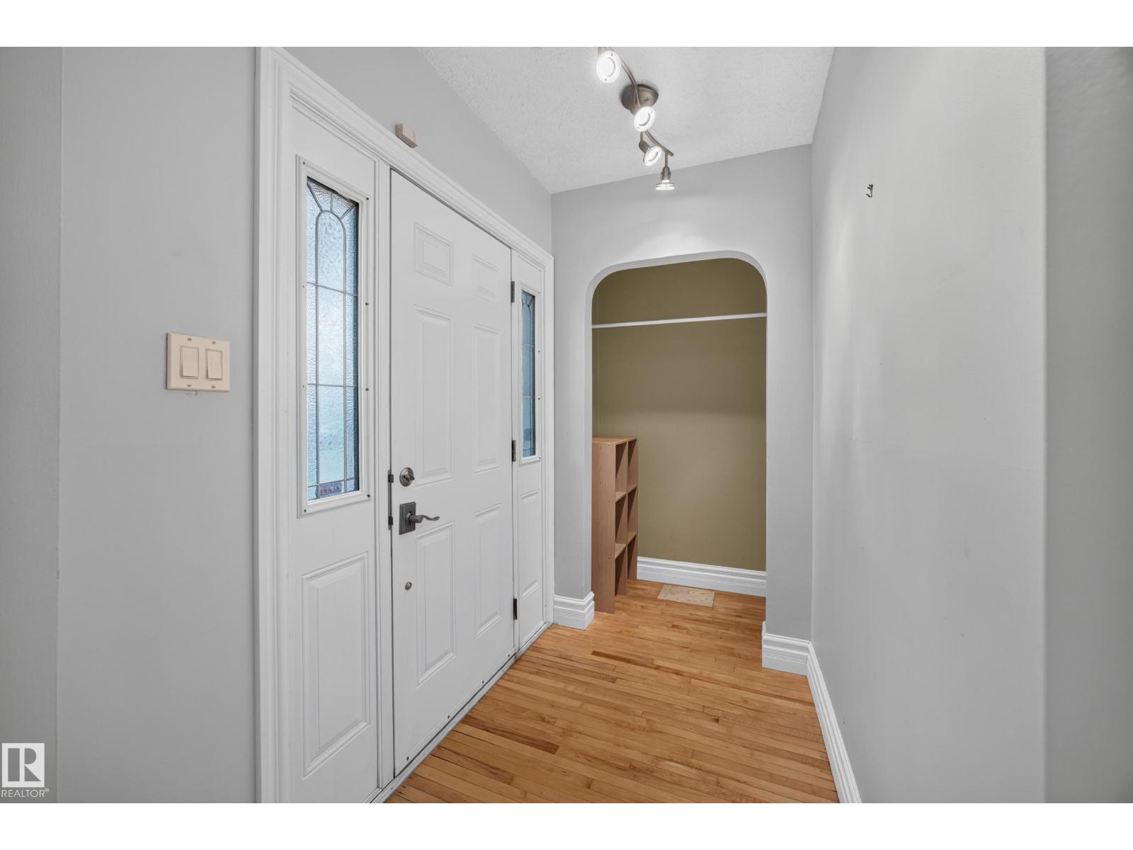 9615 75 Av Nw Property Photo 3