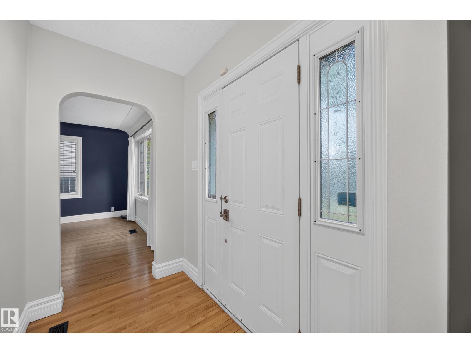 9615 75 Av Nw Property Photo 4