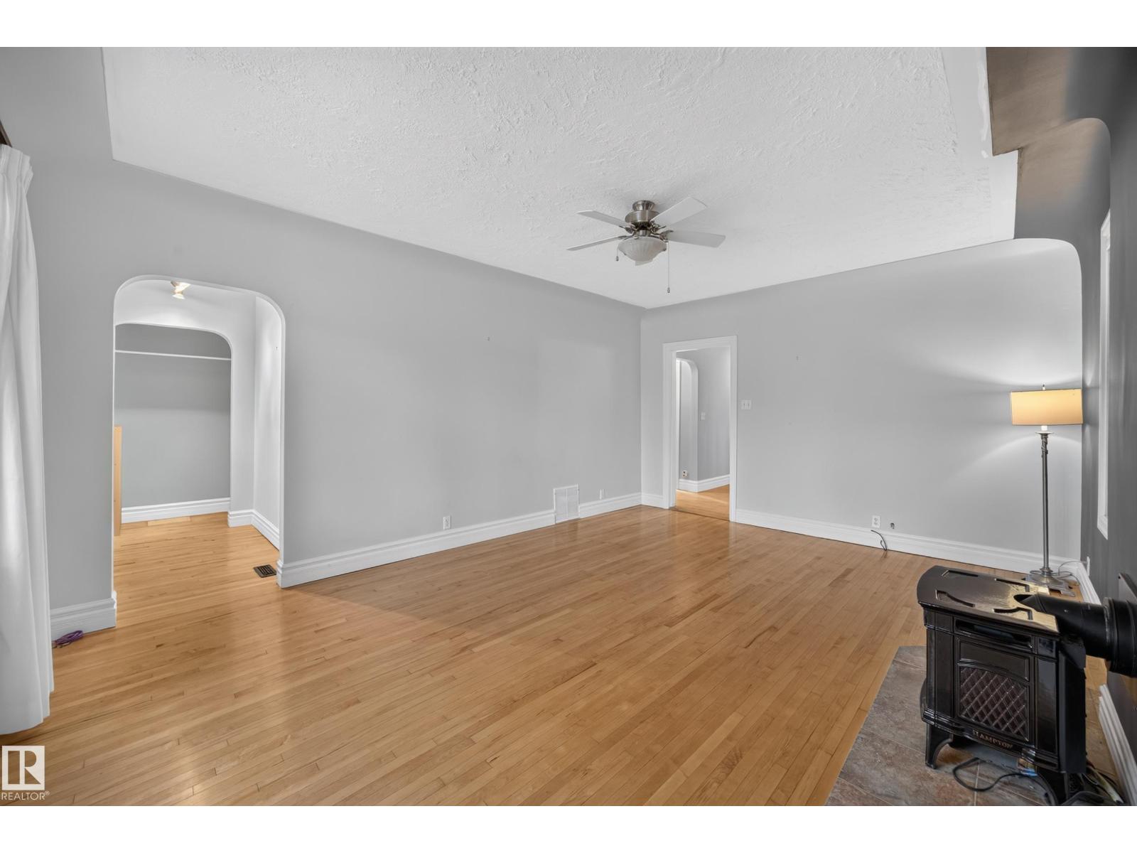 9615 75 Av Nw Property Photo 8