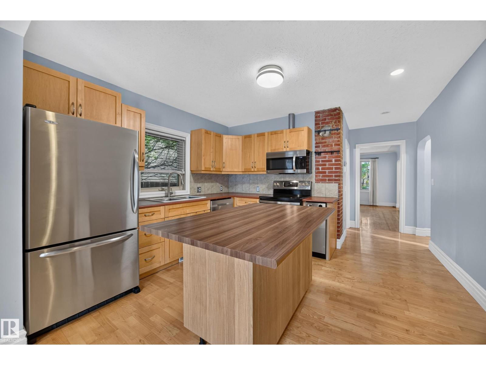 9615 75 Av Nw Property Photo 10