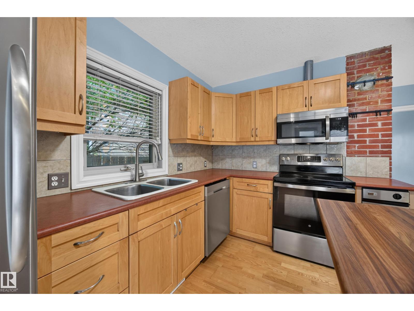 9615 75 Av Nw Property Photo 12