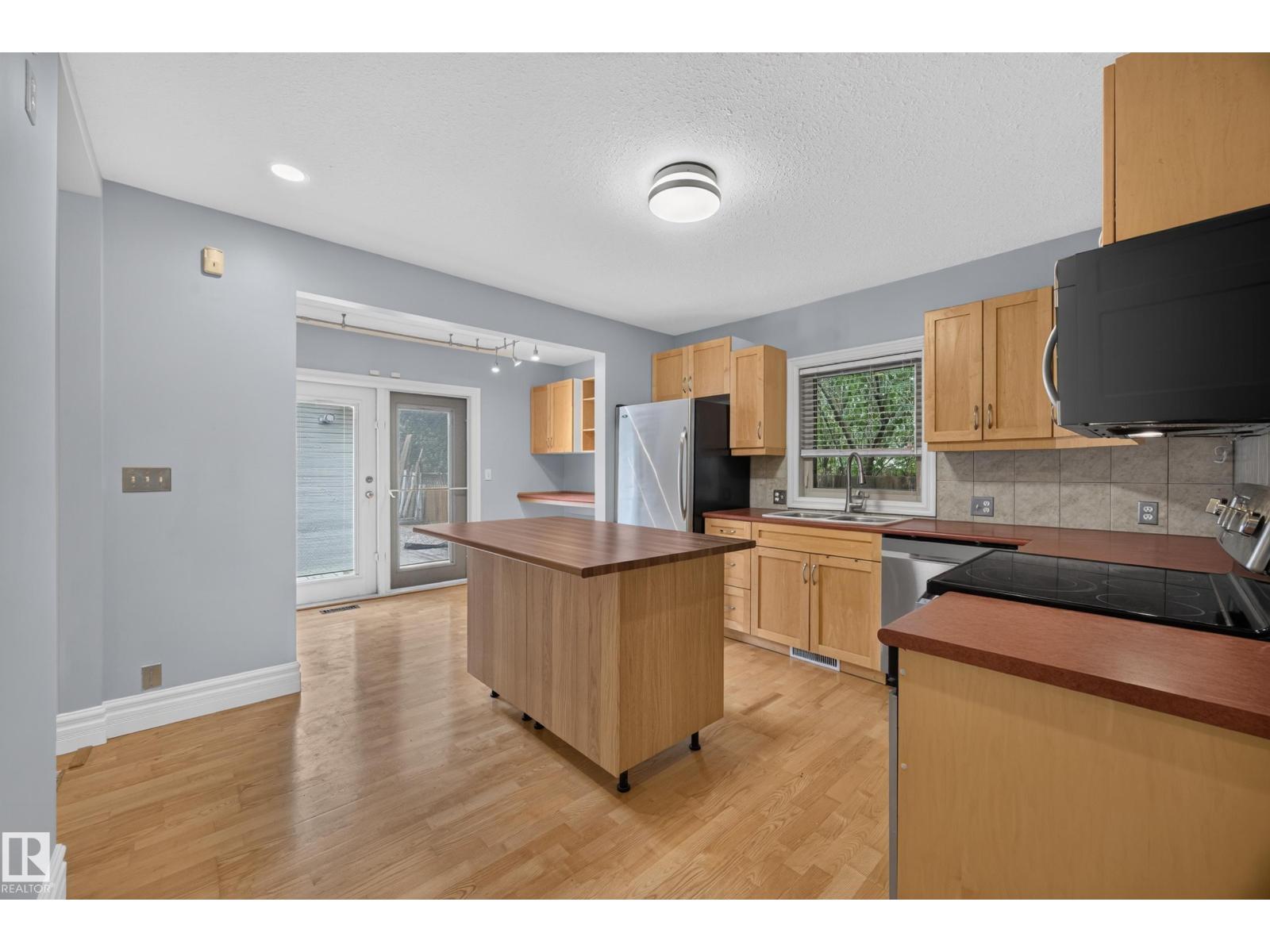 9615 75 Av Nw Property Photo 15