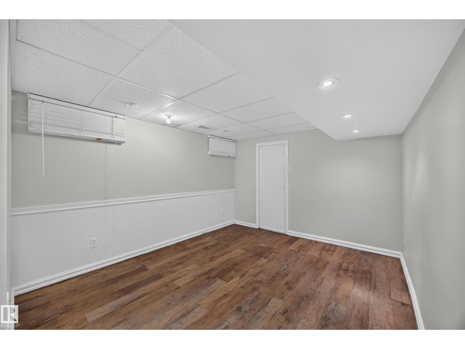 9615 75 Av Nw Property Photo 32