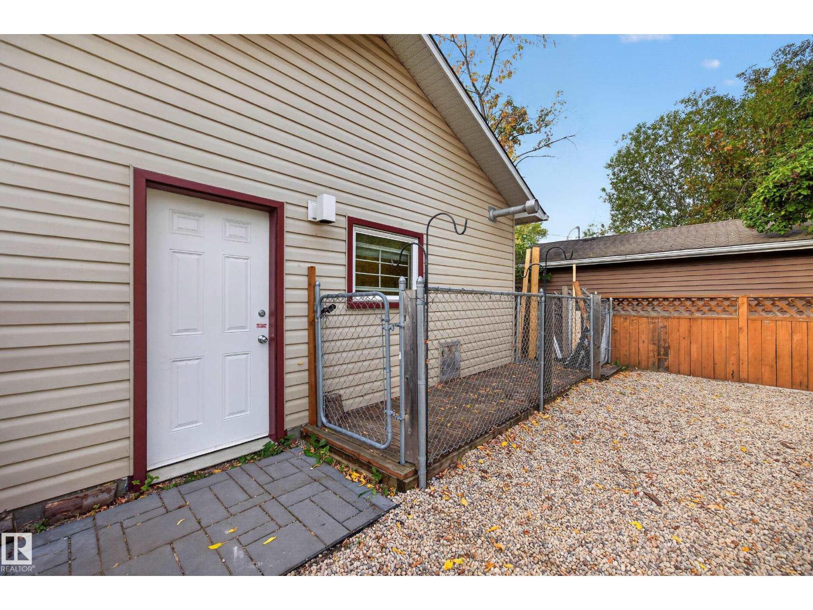 9615 75 Av Nw Property Photo 37