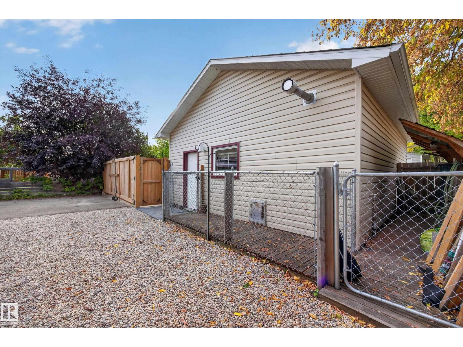 9615 75 Av Nw Property Photo 38