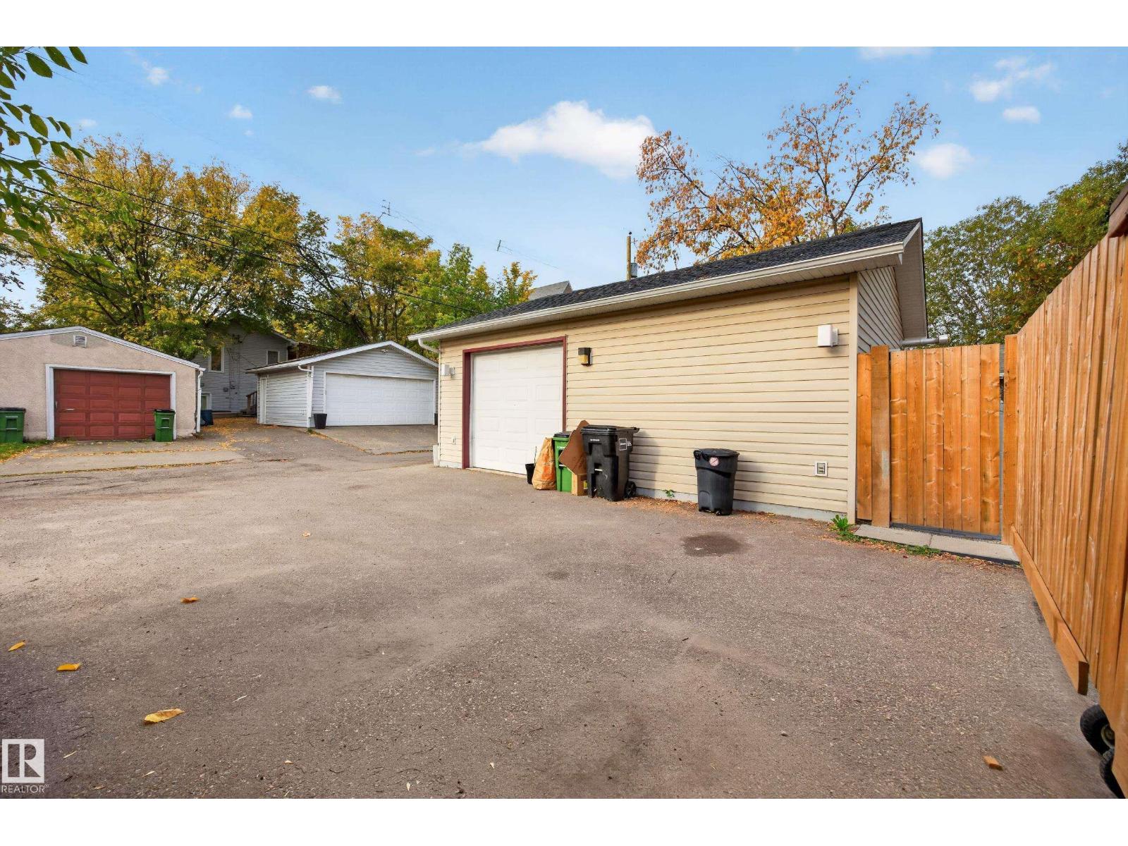 9615 75 Av Nw Property Photo 39