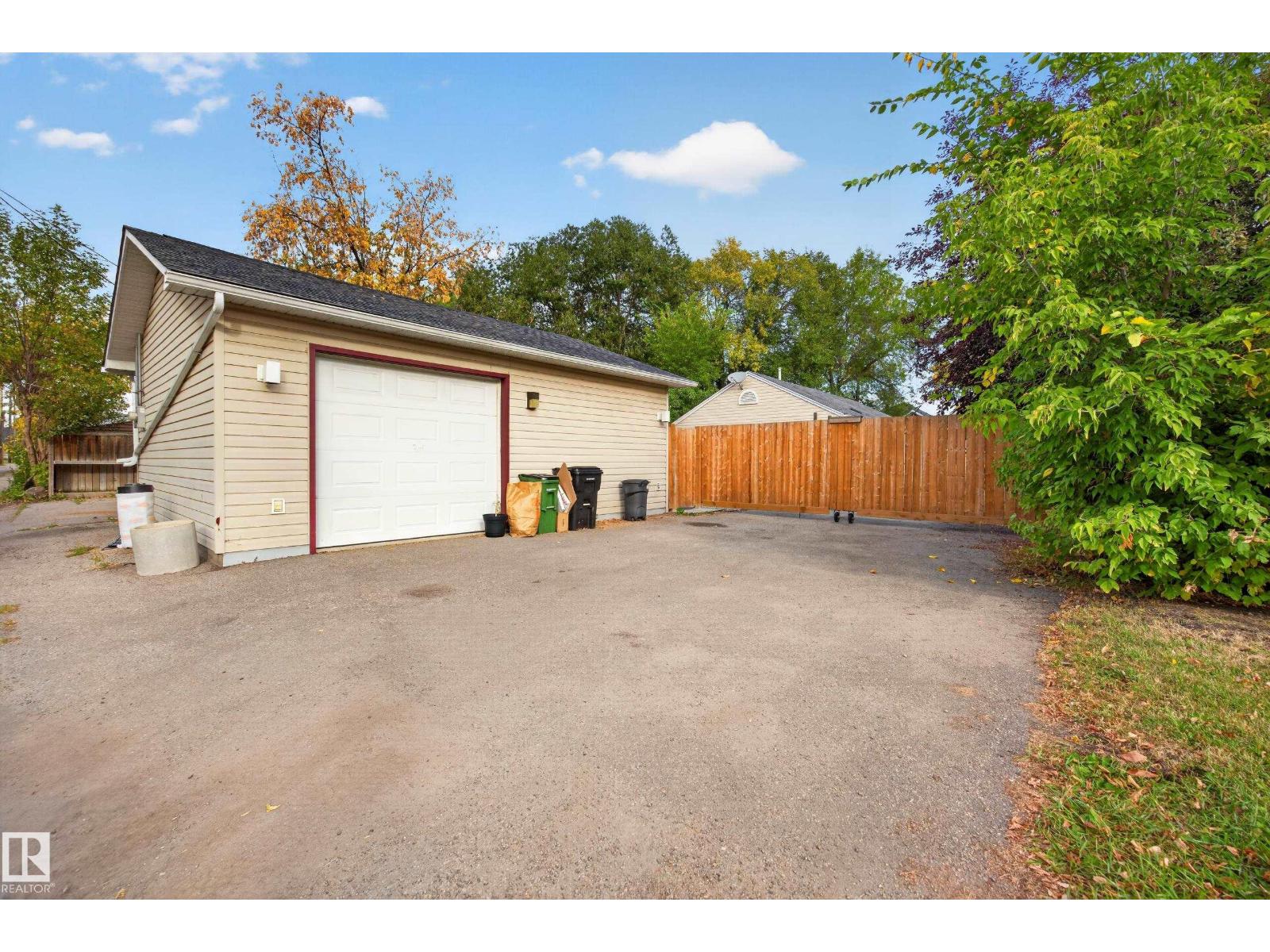 9615 75 Av Nw Property Photo 40