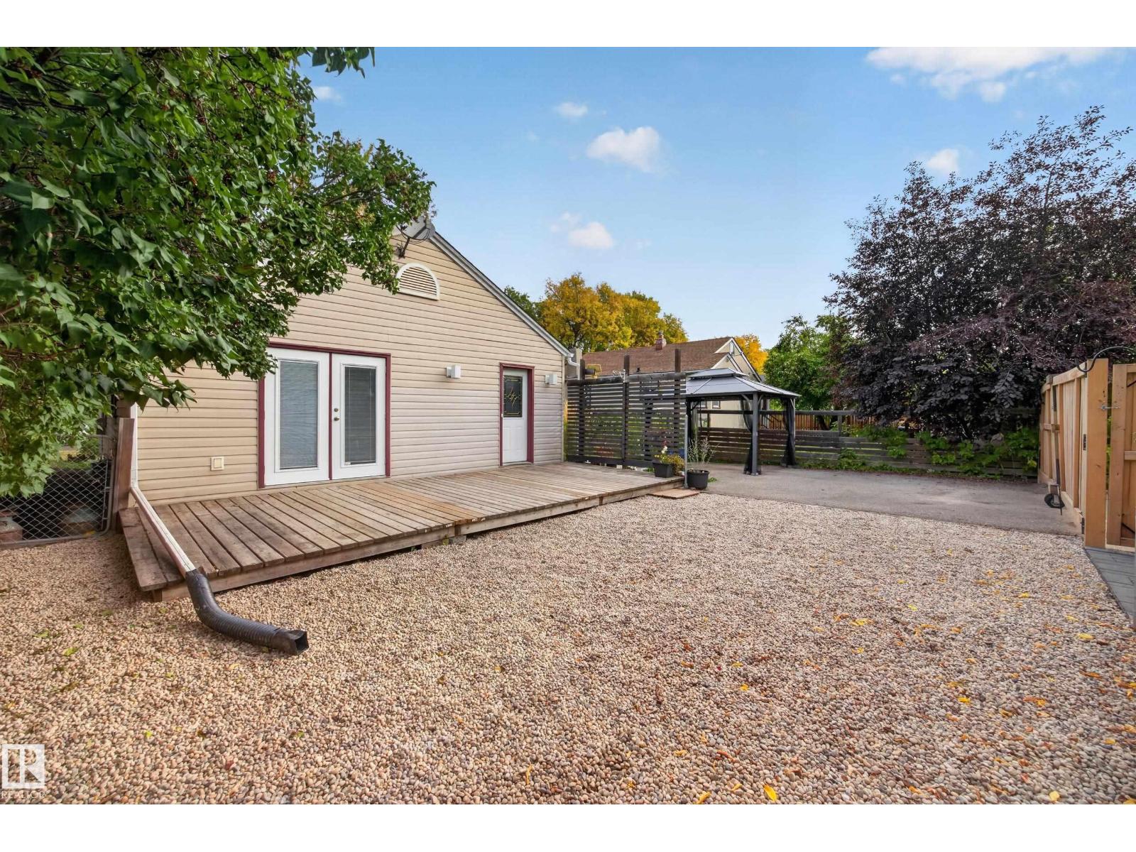 9615 75 Av Nw Property Photo 44