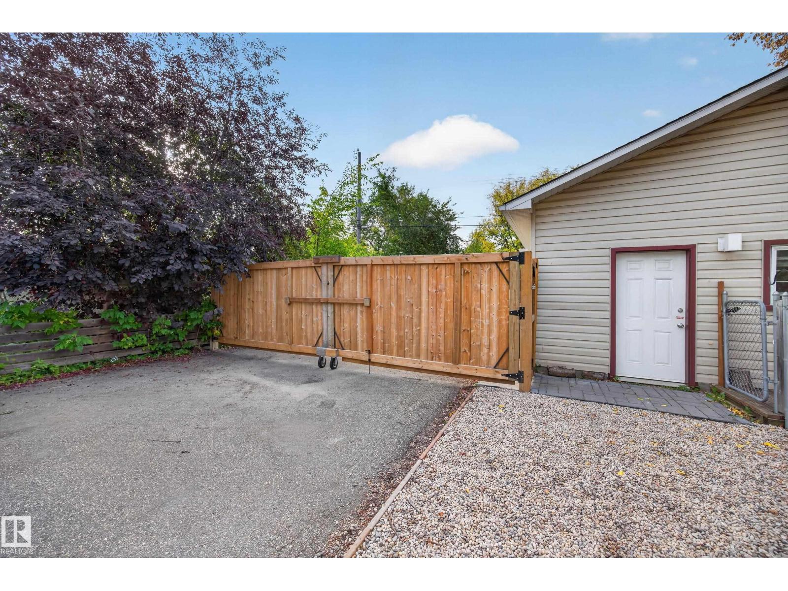 9615 75 Av Nw Property Photo 46