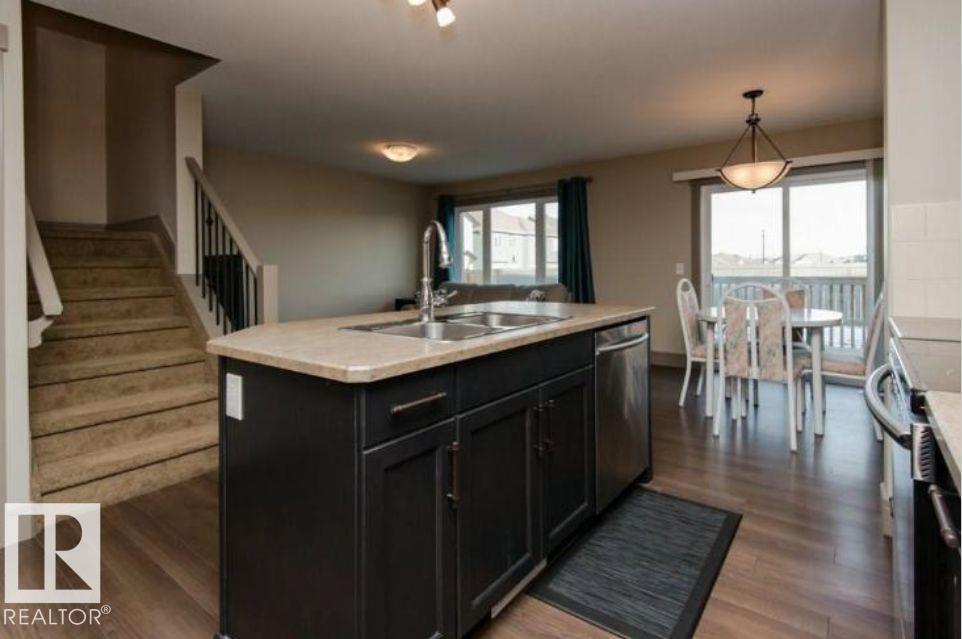 7233 Armour Cr Sw Property Photo 4