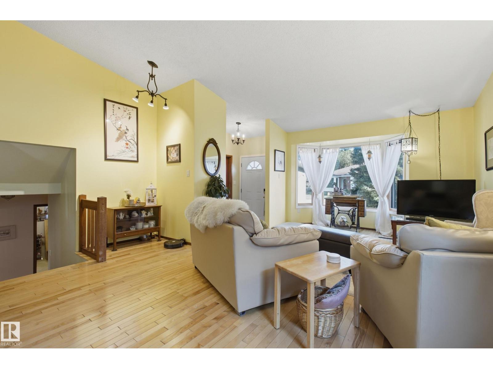 9936 190 St Nw Property Photo 11