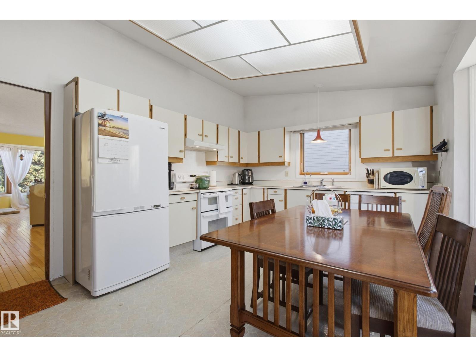9936 190 St Nw Property Photo 14