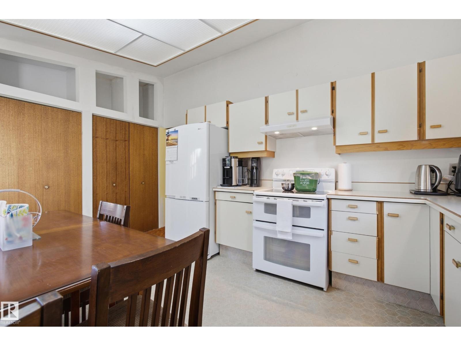 9936 190 St Nw Property Photo 15