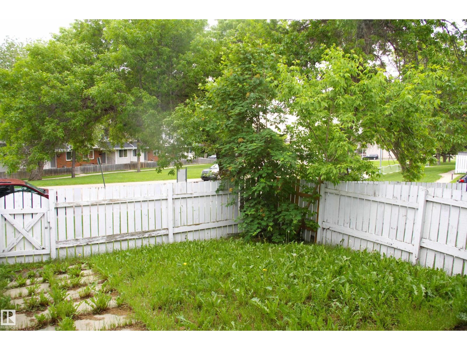 83 Amberly Co Nw Property Photo 2