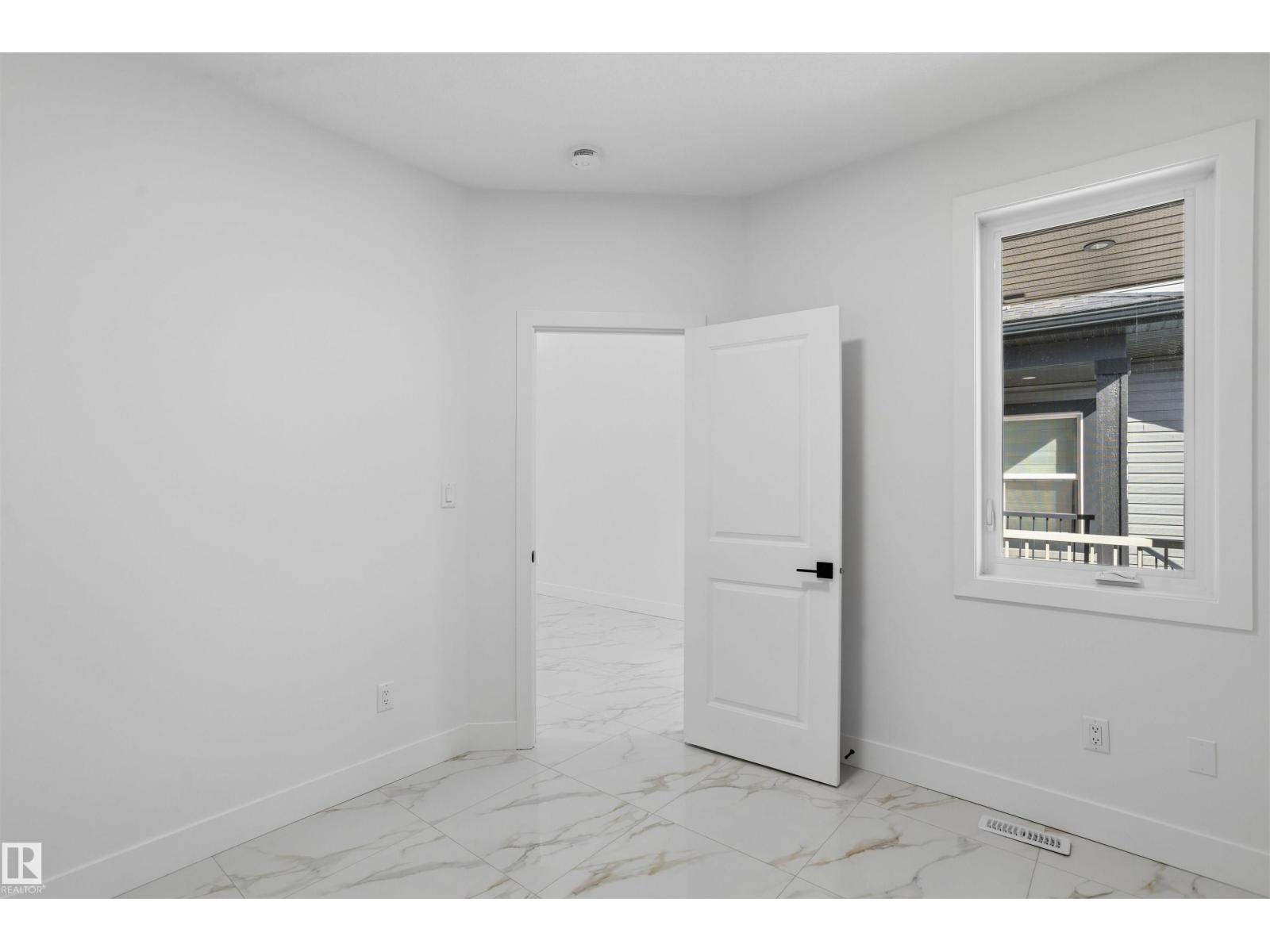 6230 45 Av Property Photo 8