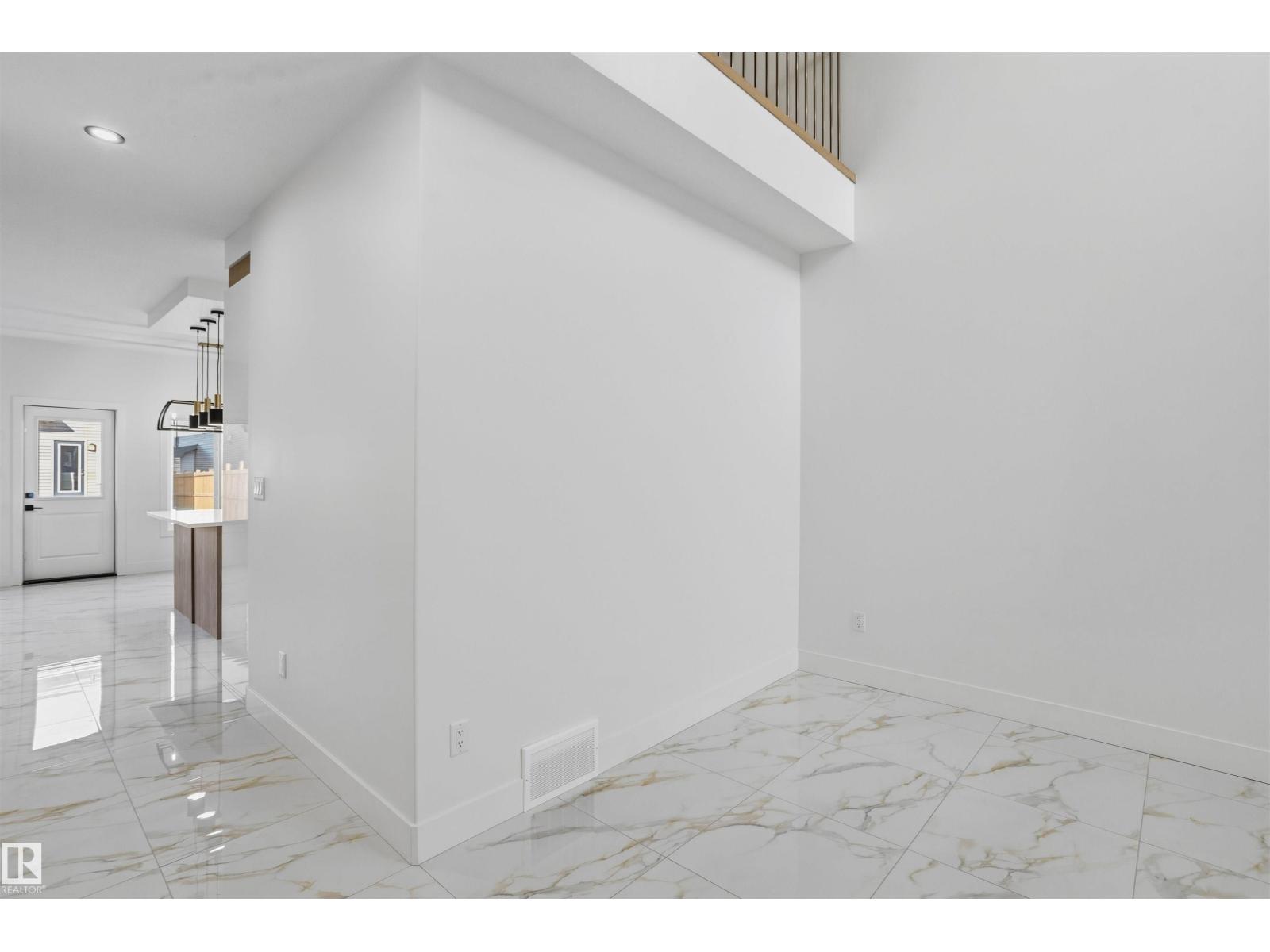 6230 45 Av Property Photo 11