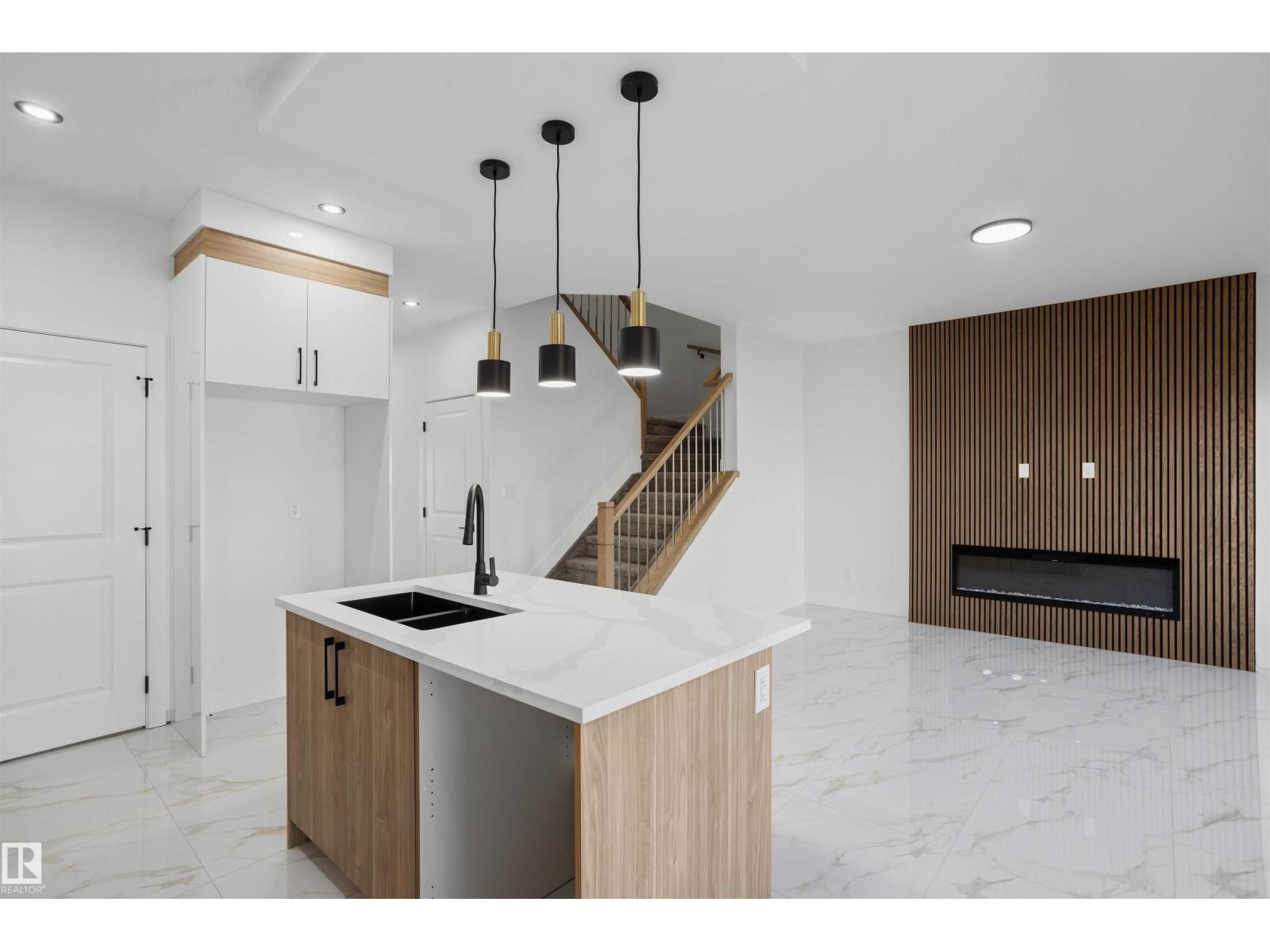 6230 45 Av Property Photo 16