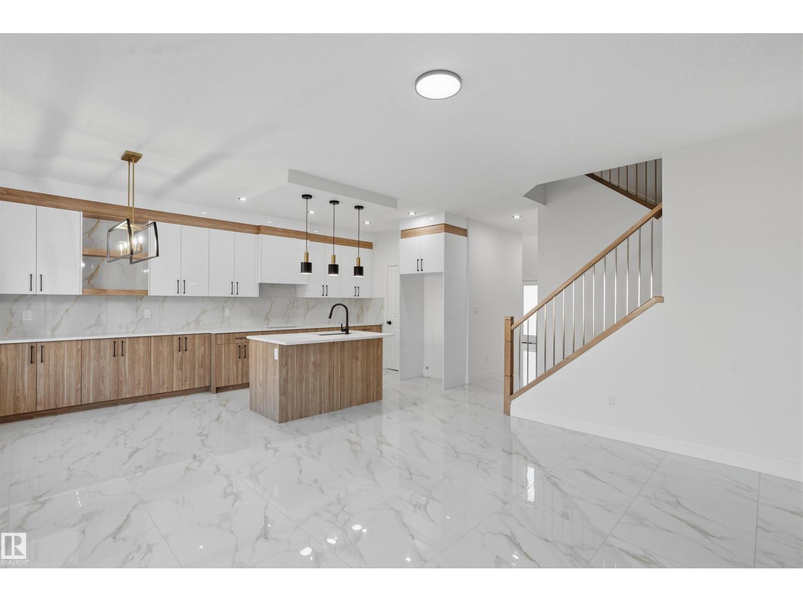 6230 45 Av Property Photo 24