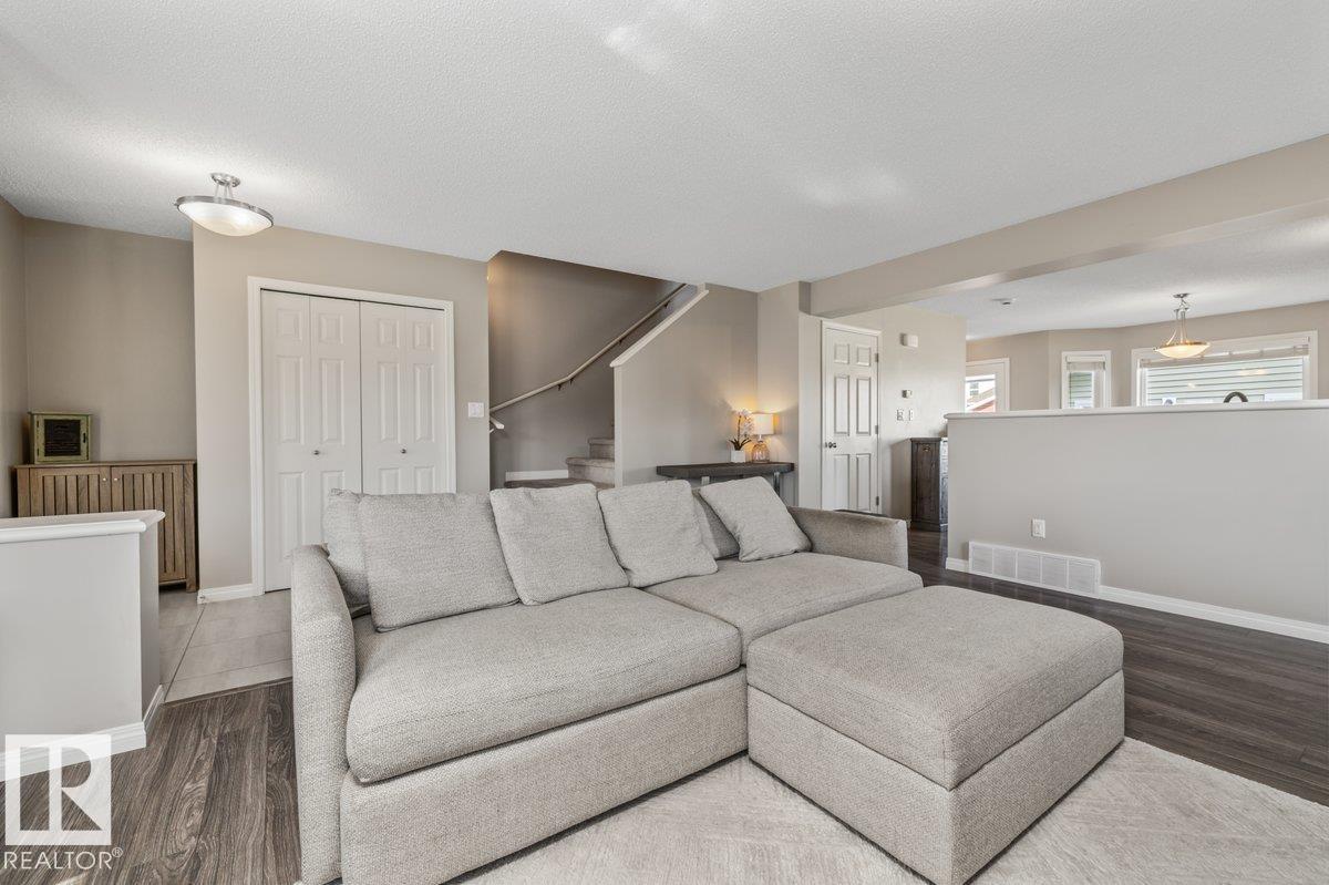 6906 23 Av Sw Property Photo 6