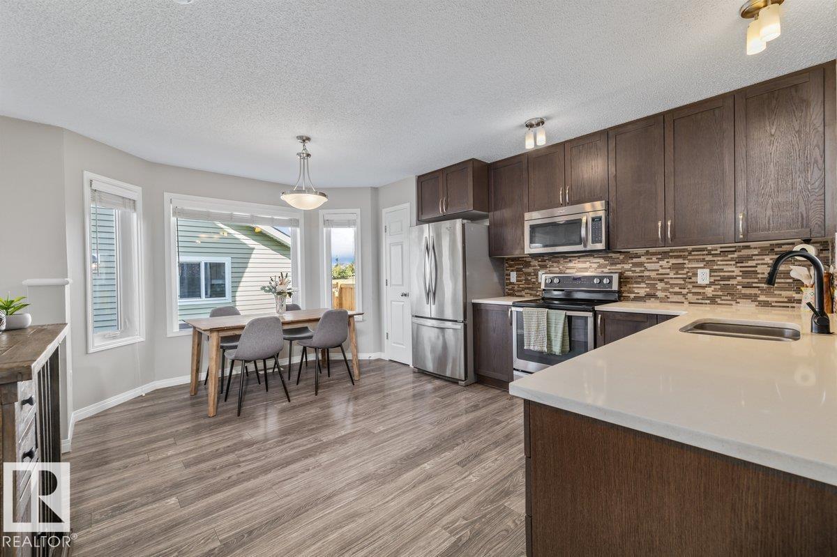 6906 23 Av Sw Property Photo 8