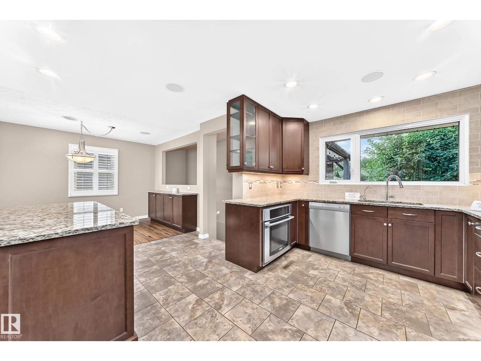 6307 92a Av Nw Property Photo 8