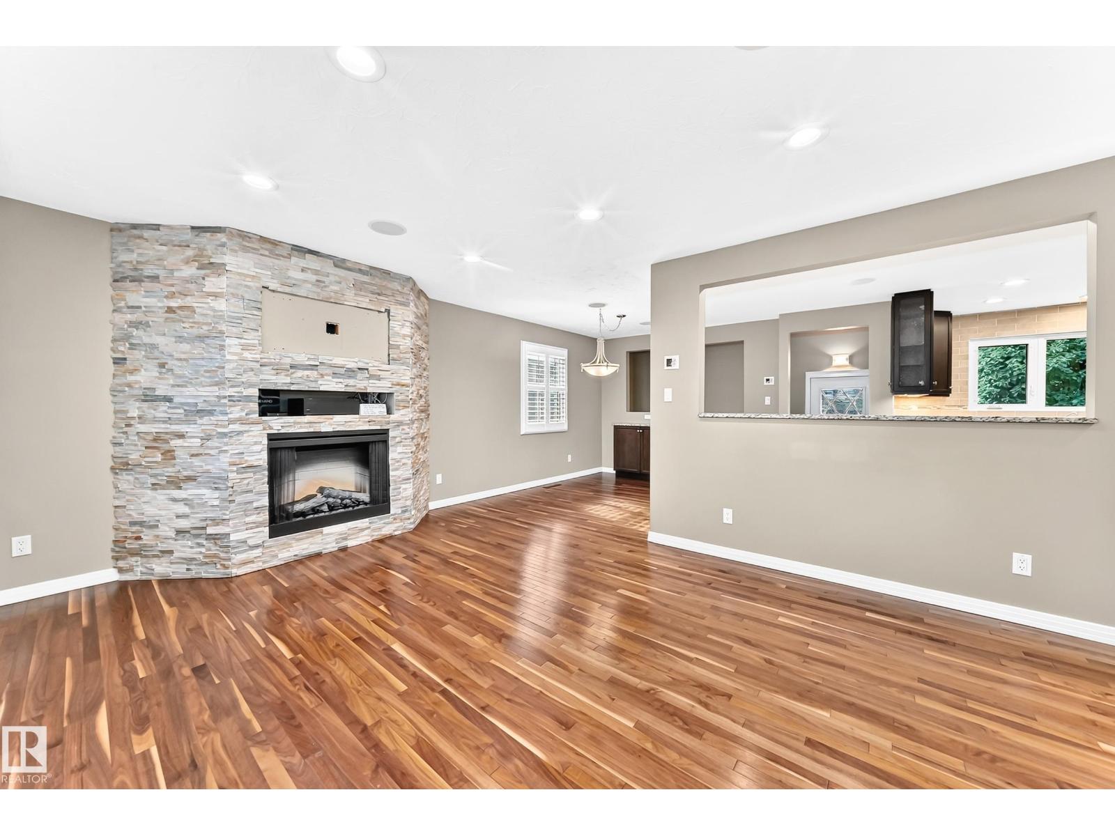 6307 92a Av Nw Property Photo 18