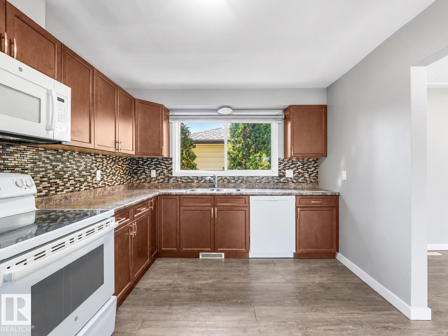 13540 110 St Nw Property Photo 2