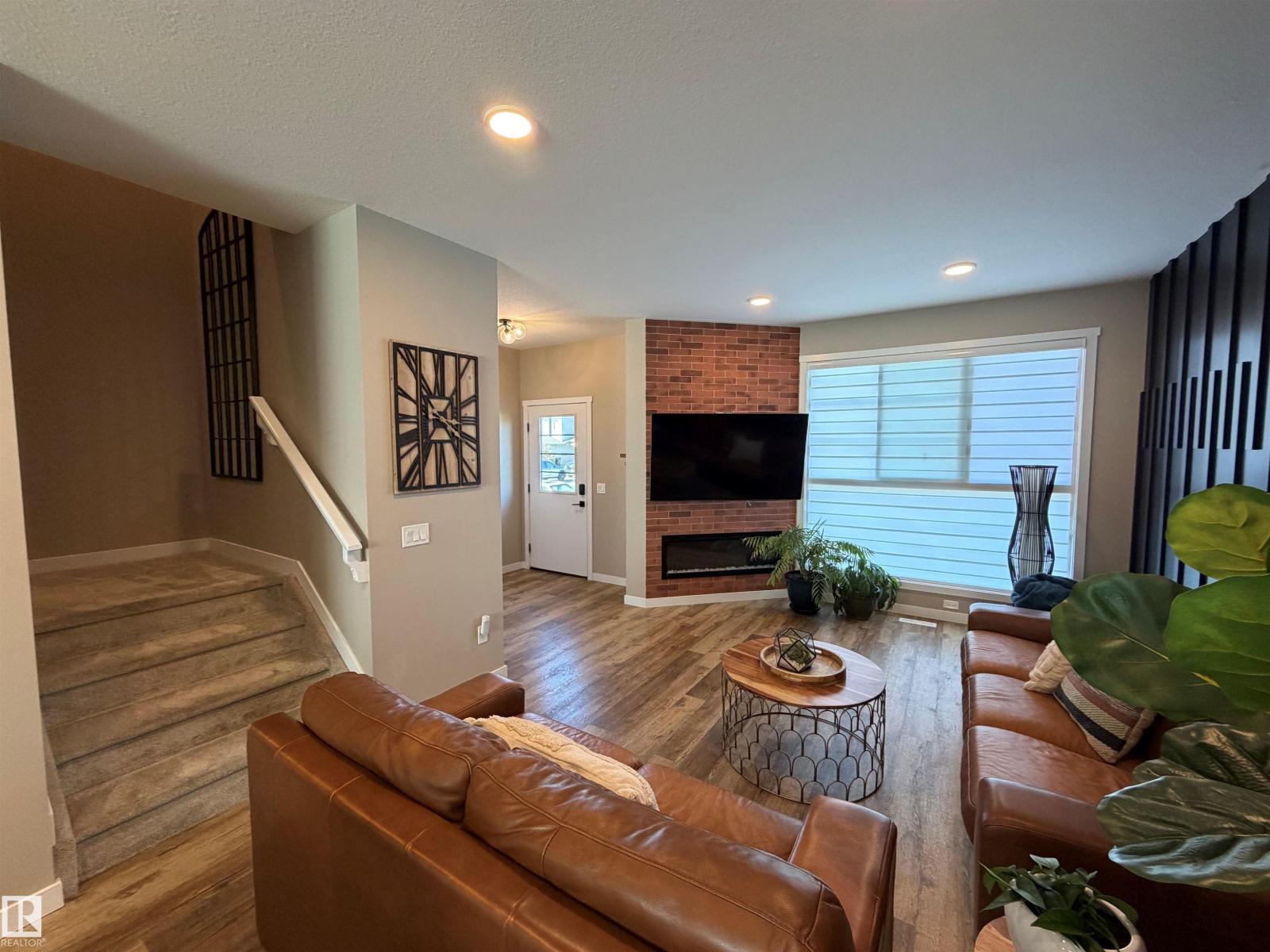 595 Meadowview Dr Property Photo 8