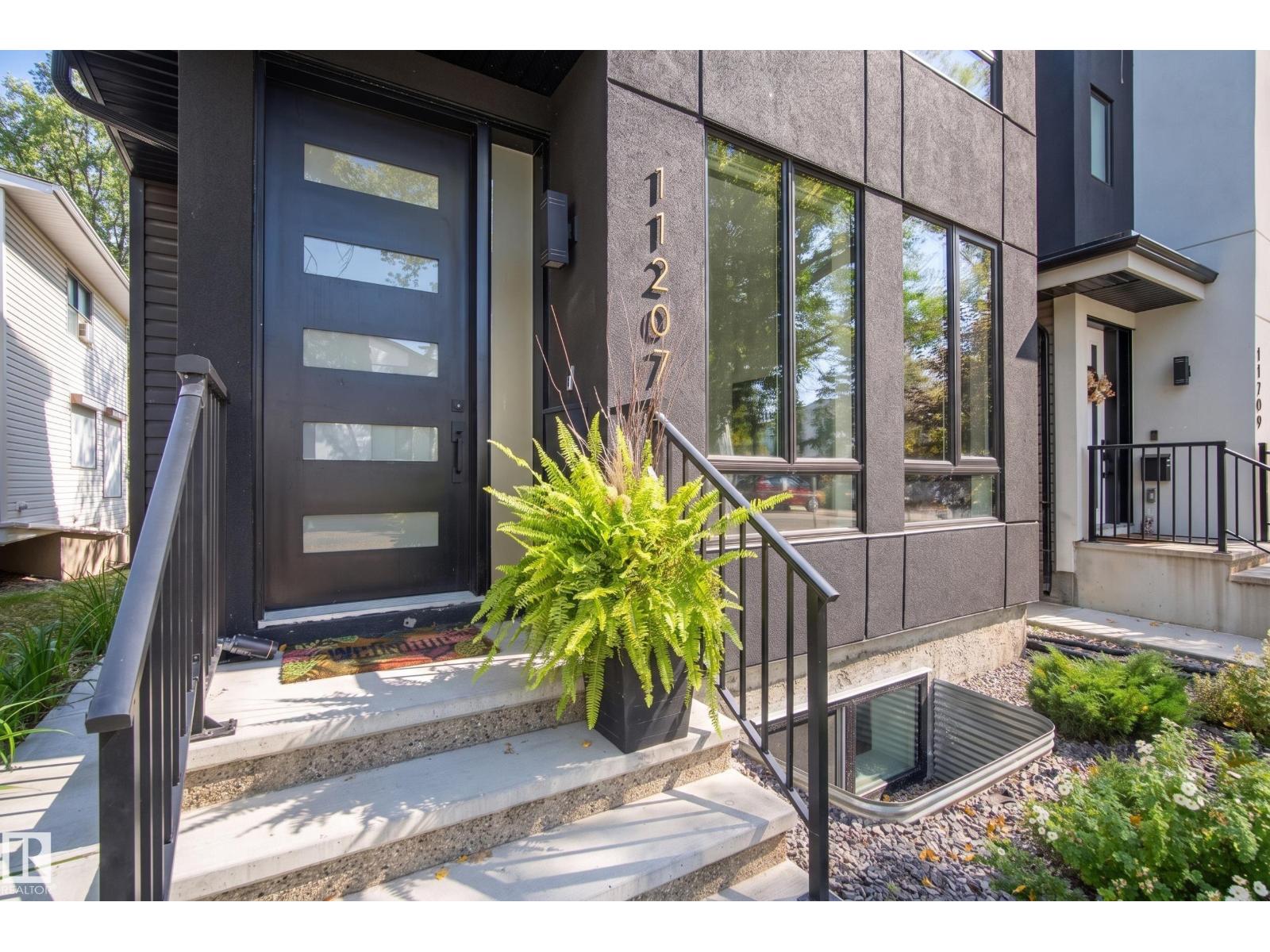 11207 75 Av Nw Property Photo 3