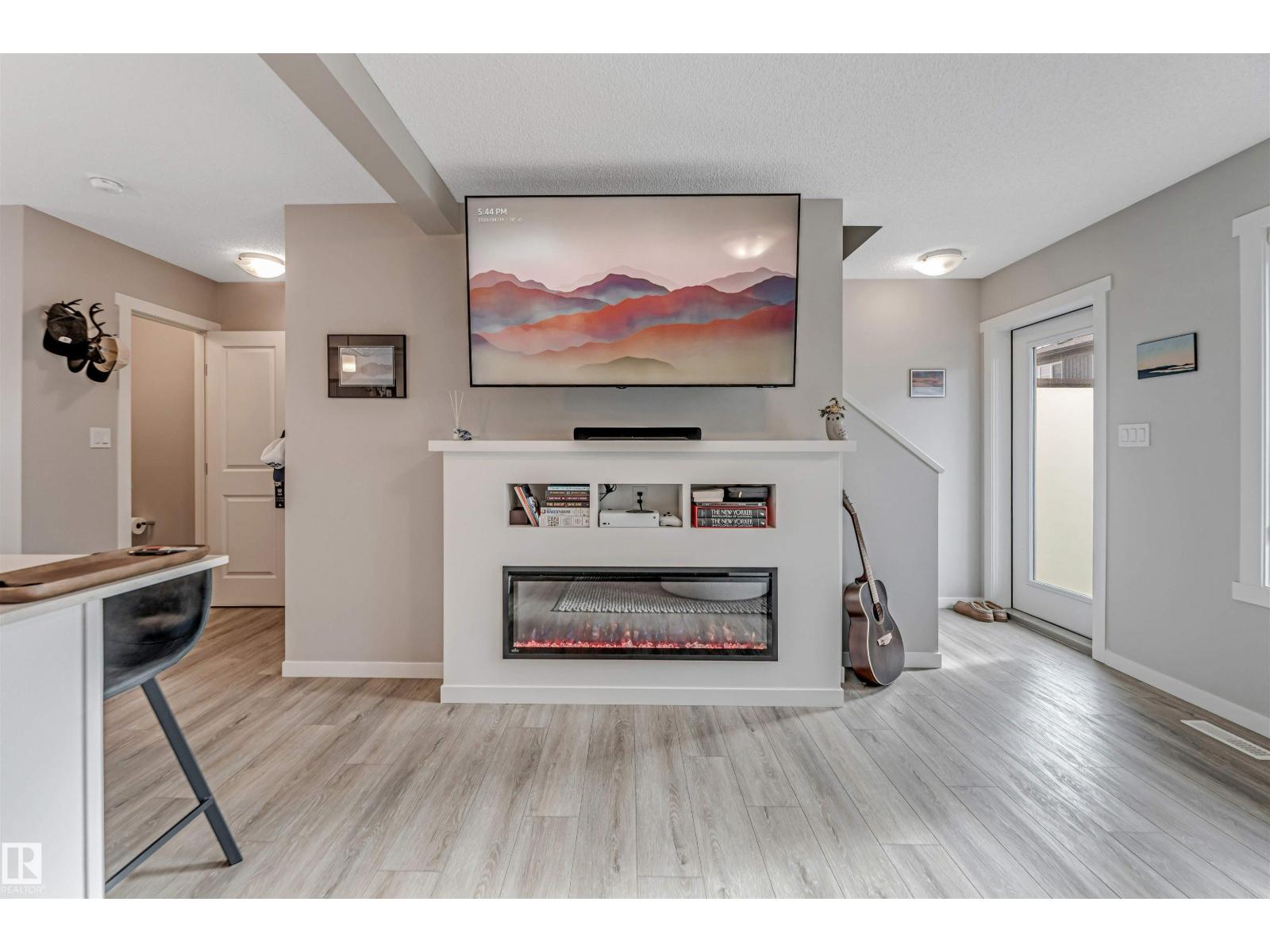 #110 1530 Tamarack Bv Nw Property Photo 6