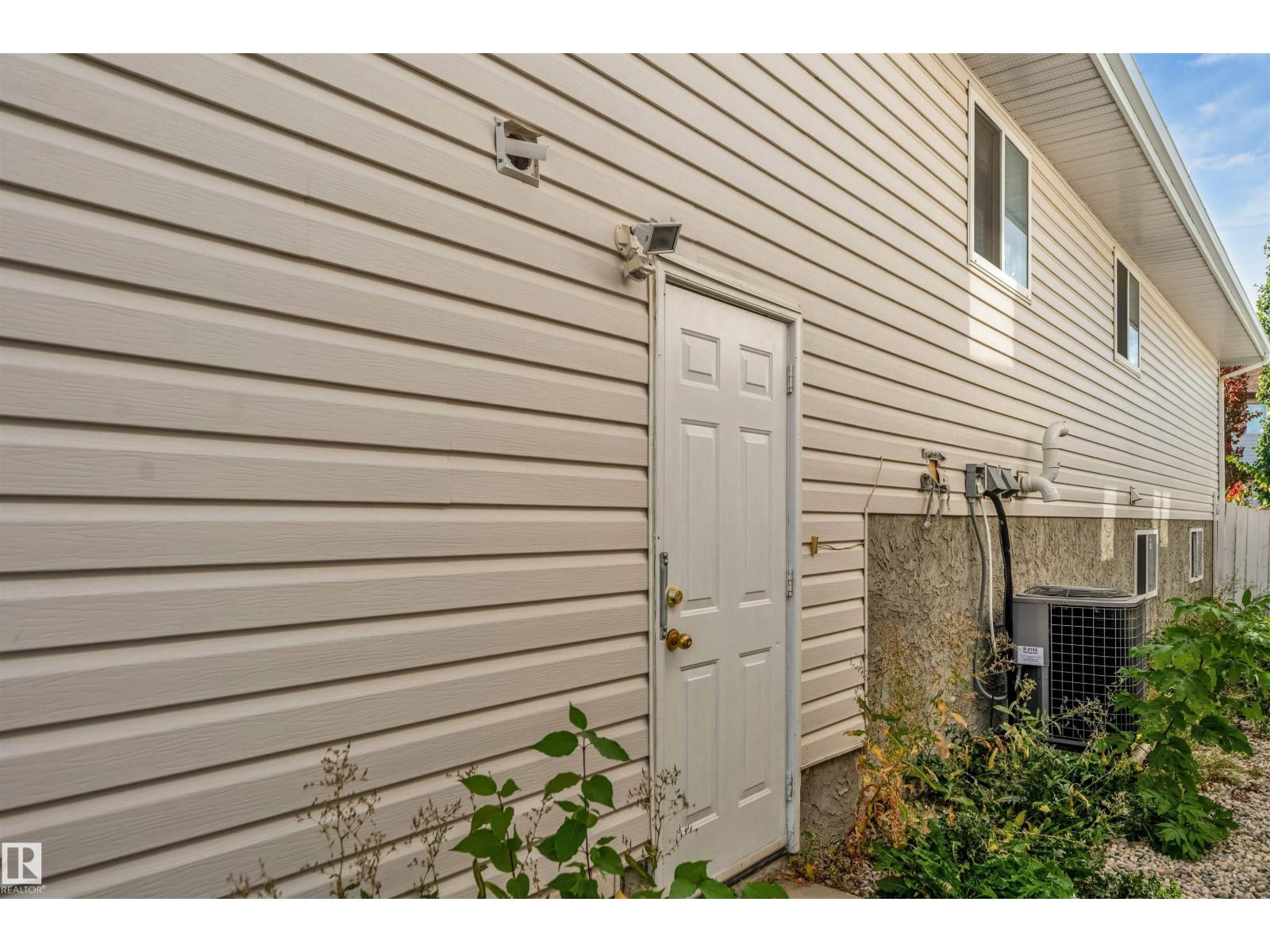 3738 28a St Nw Property Photo 4