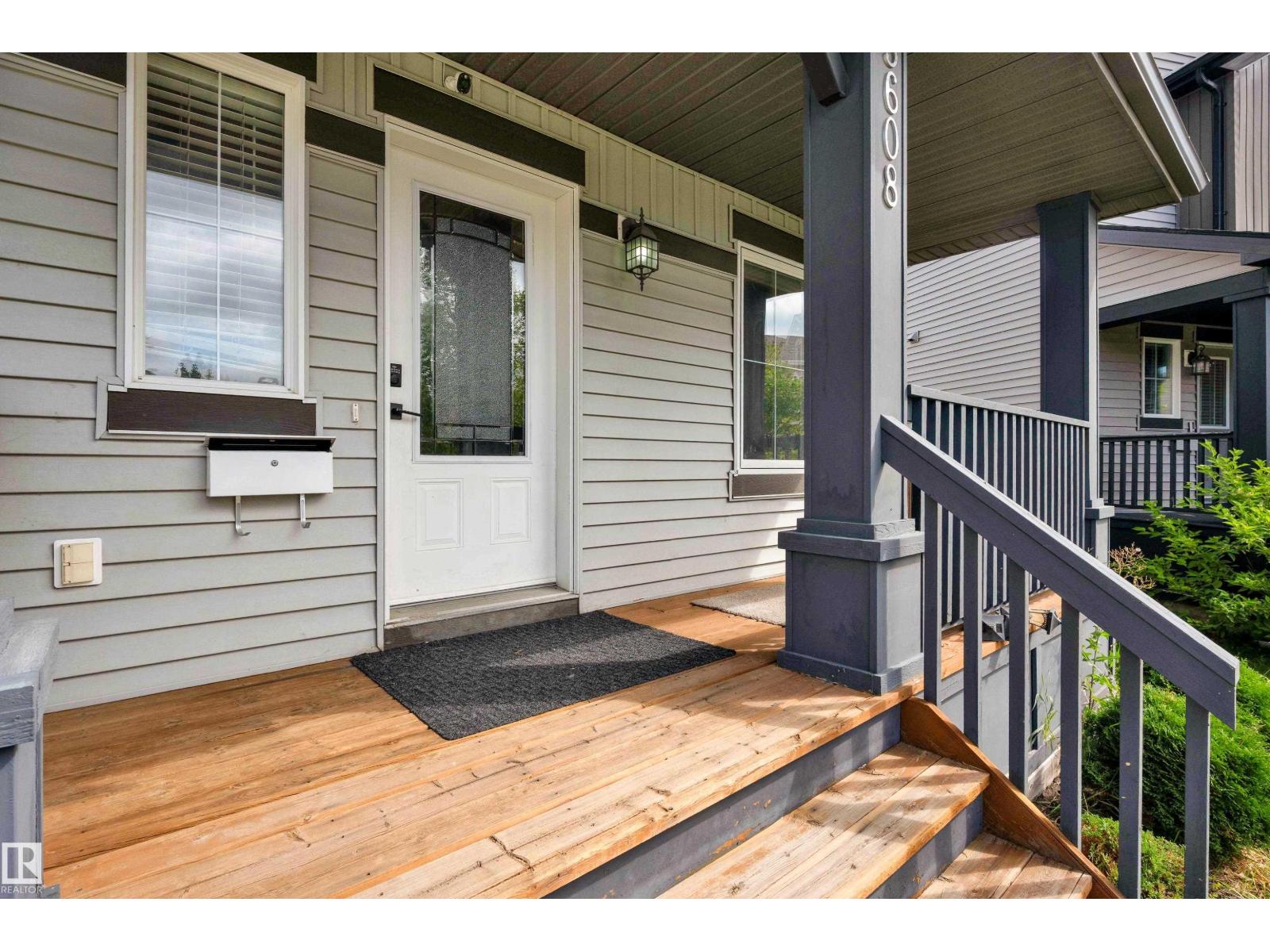 5608 17 Av Sw Property Photo 4