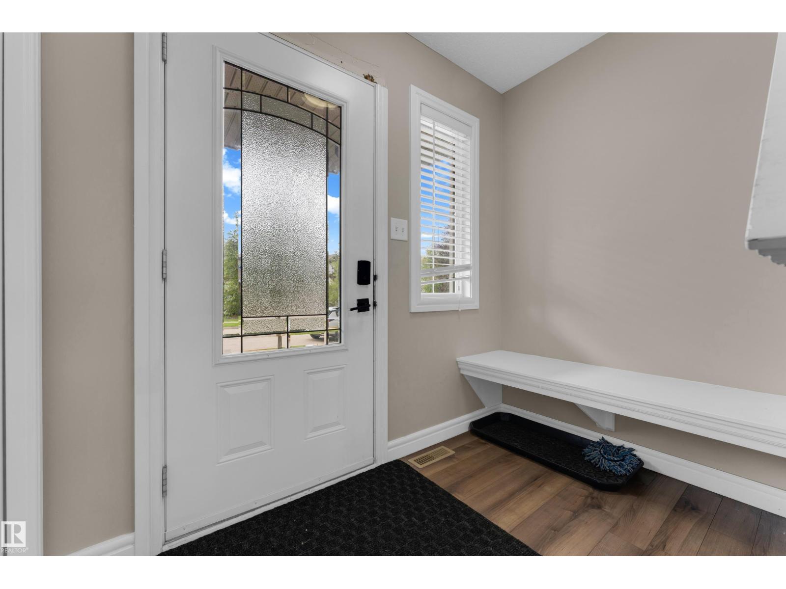 5608 17 Av Sw Property Photo 5