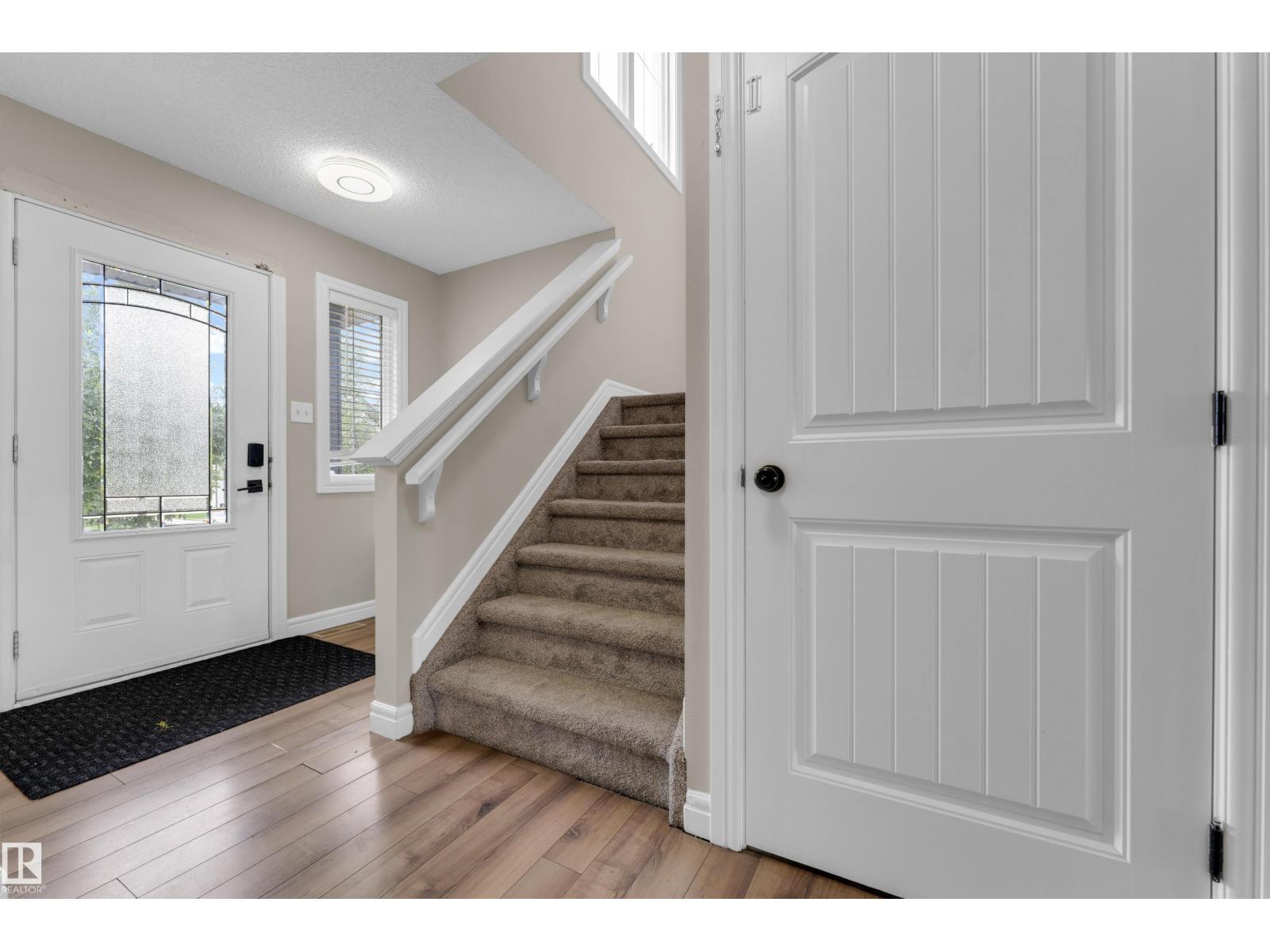 5608 17 Av Sw Property Photo 6
