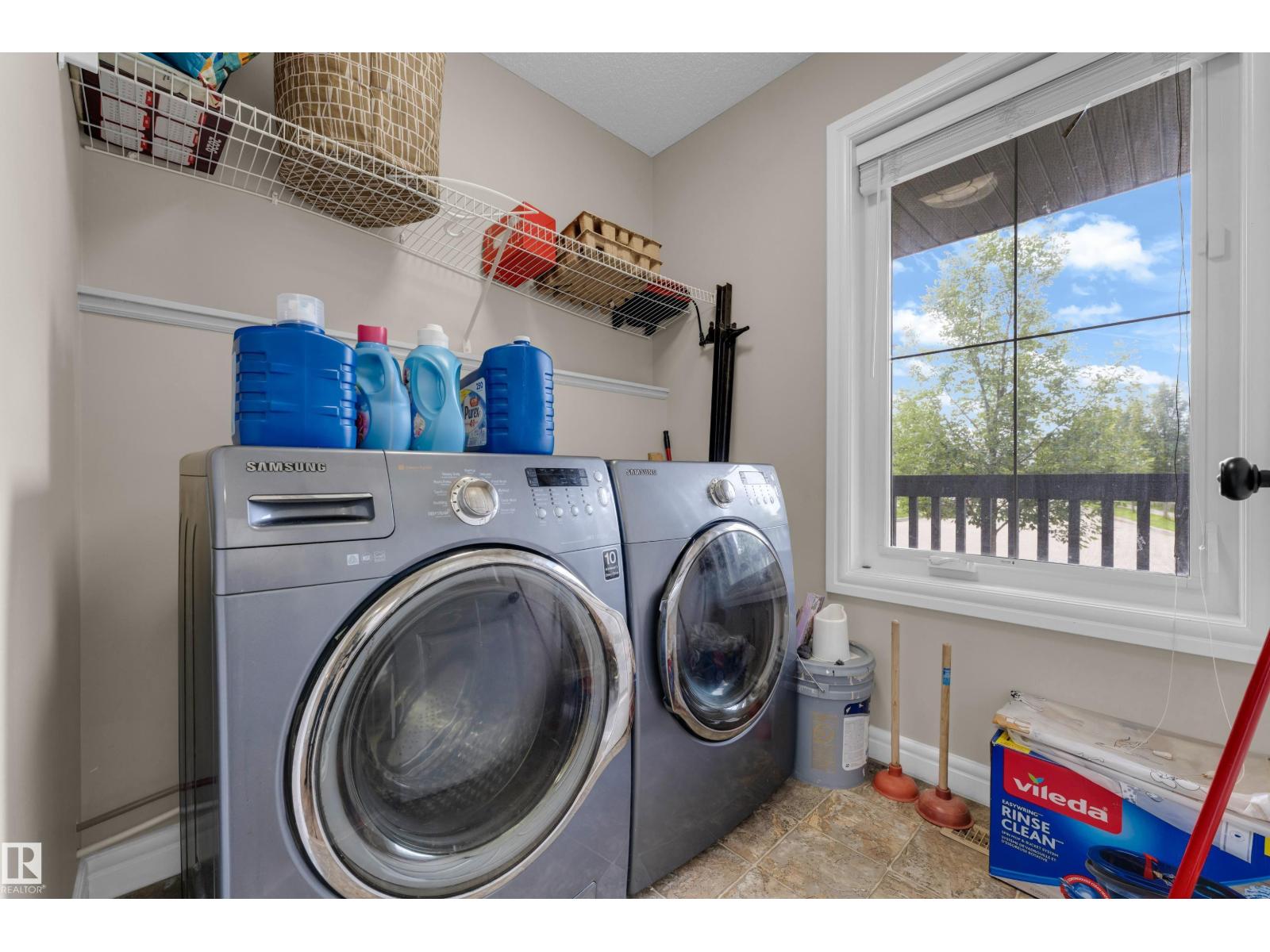5608 17 Av Sw Property Photo 7