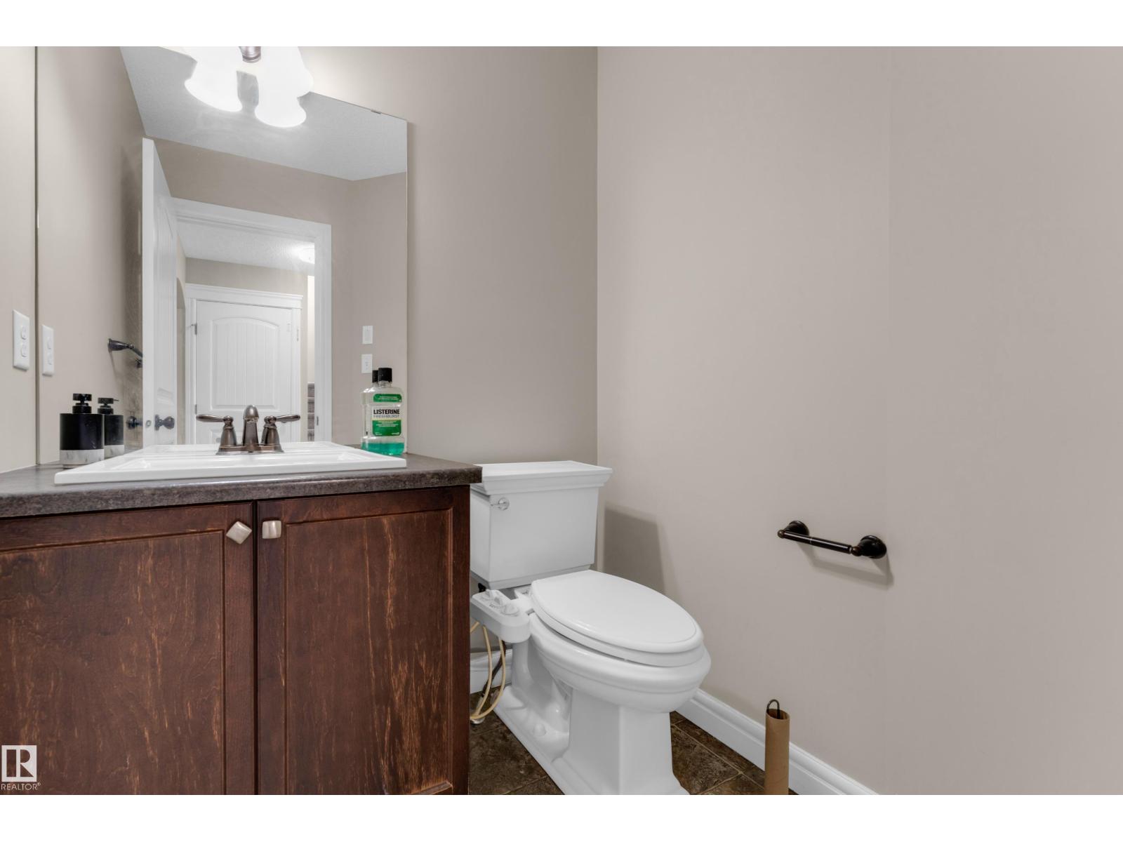 5608 17 Av Sw Property Photo 8