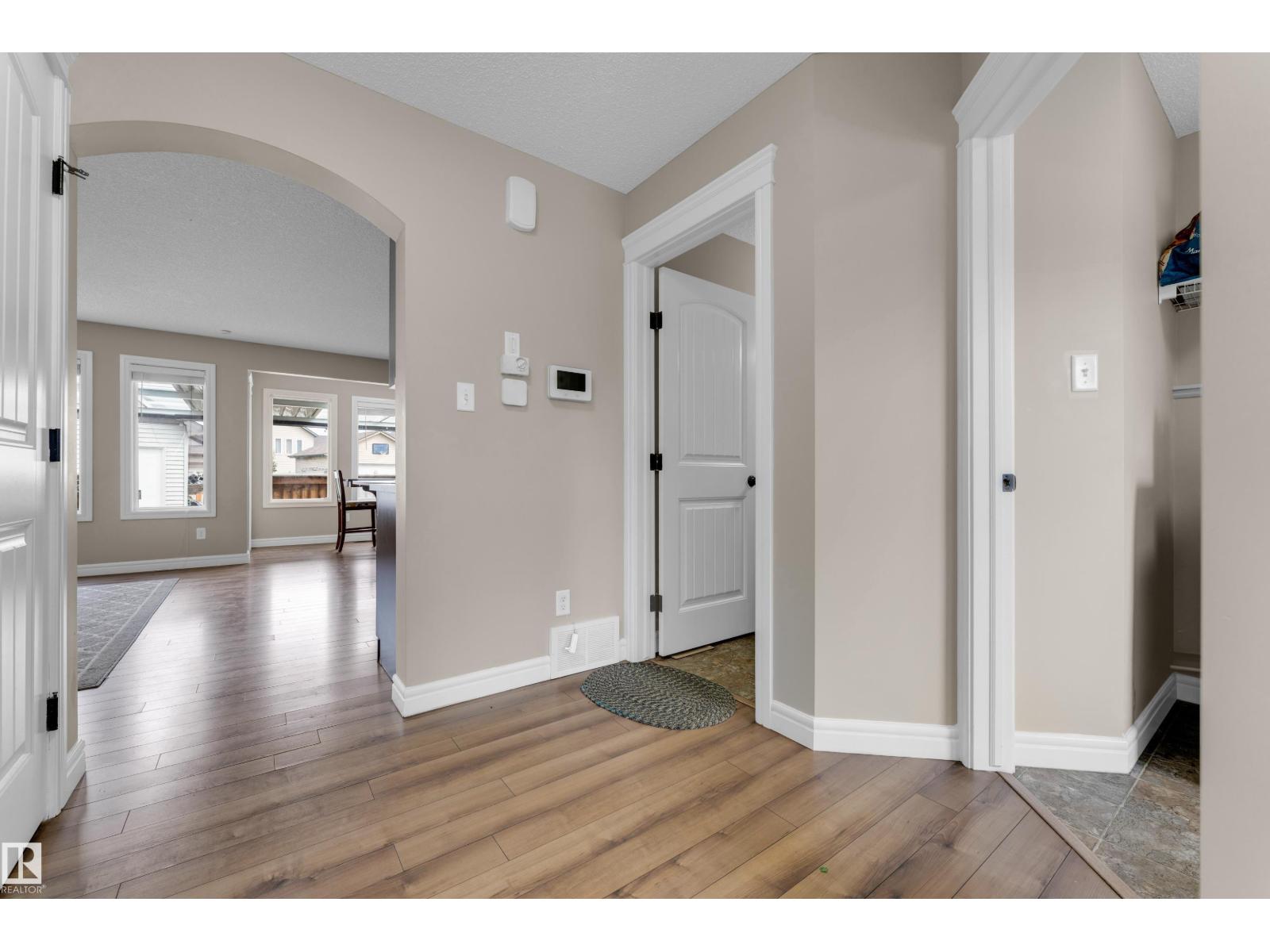 5608 17 Av Sw Property Photo 9