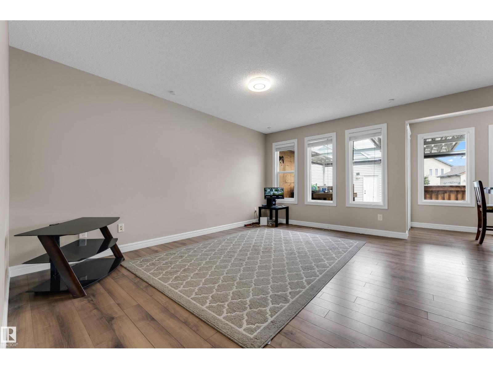 5608 17 Av Sw Property Photo 10
