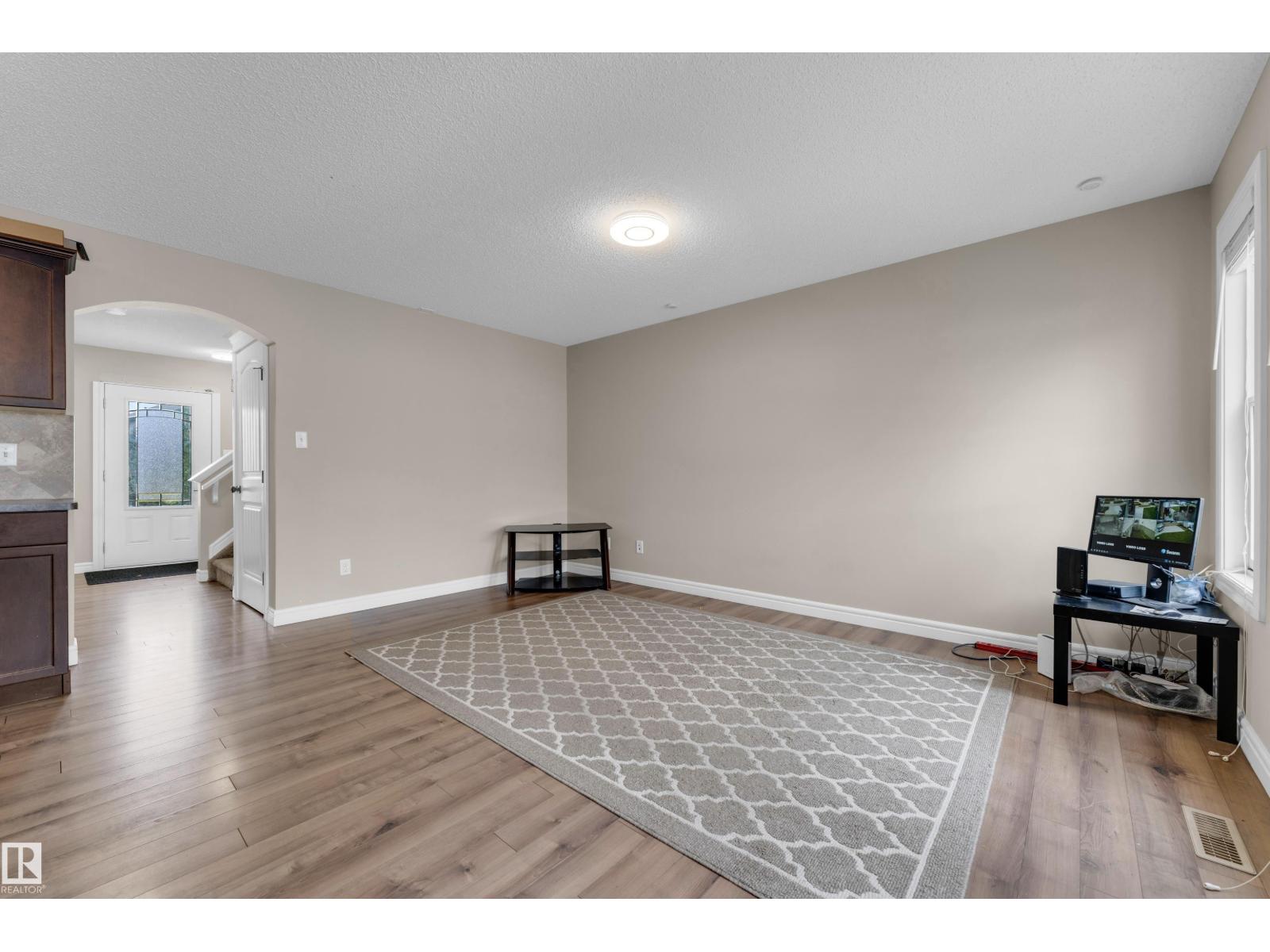 5608 17 Av Sw Property Photo 16