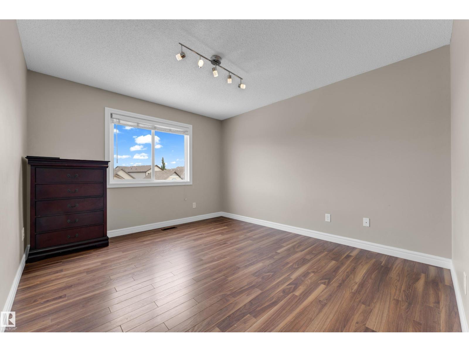 5608 17 Av Sw Property Photo 18