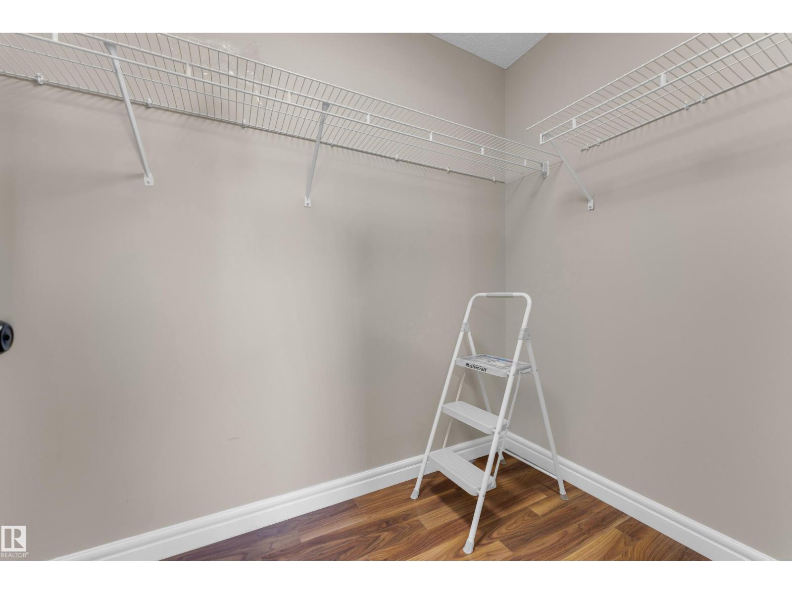 5608 17 Av Sw Property Photo 21