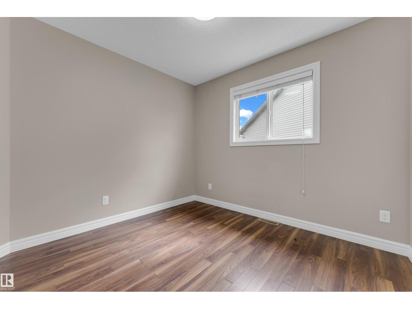 5608 17 Av Sw Property Photo 24