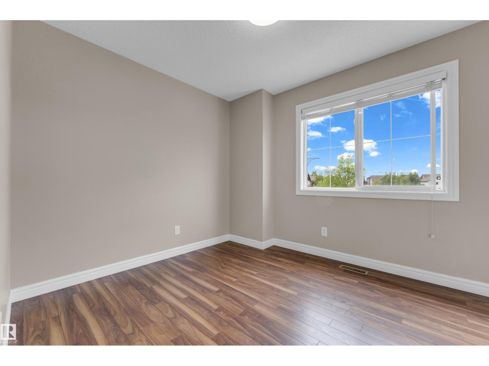 5608 17 Av Sw Property Photo 26
