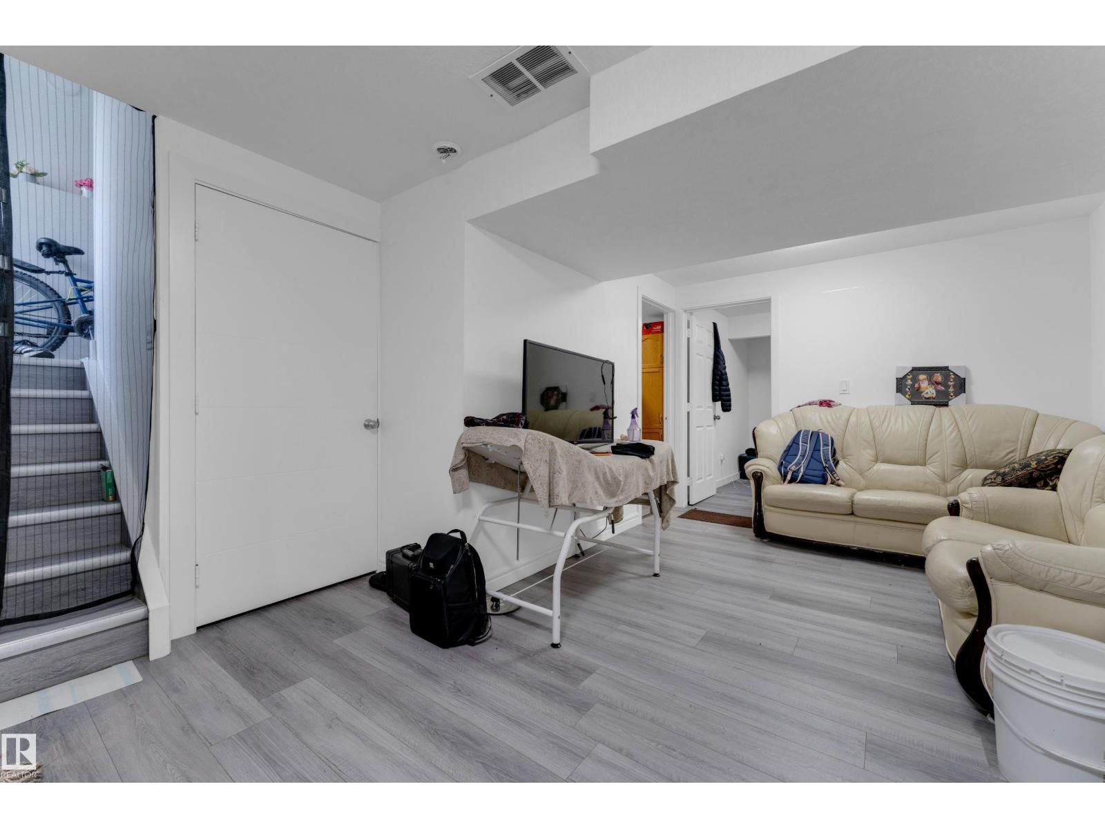 5608 17 Av Sw Property Photo 31