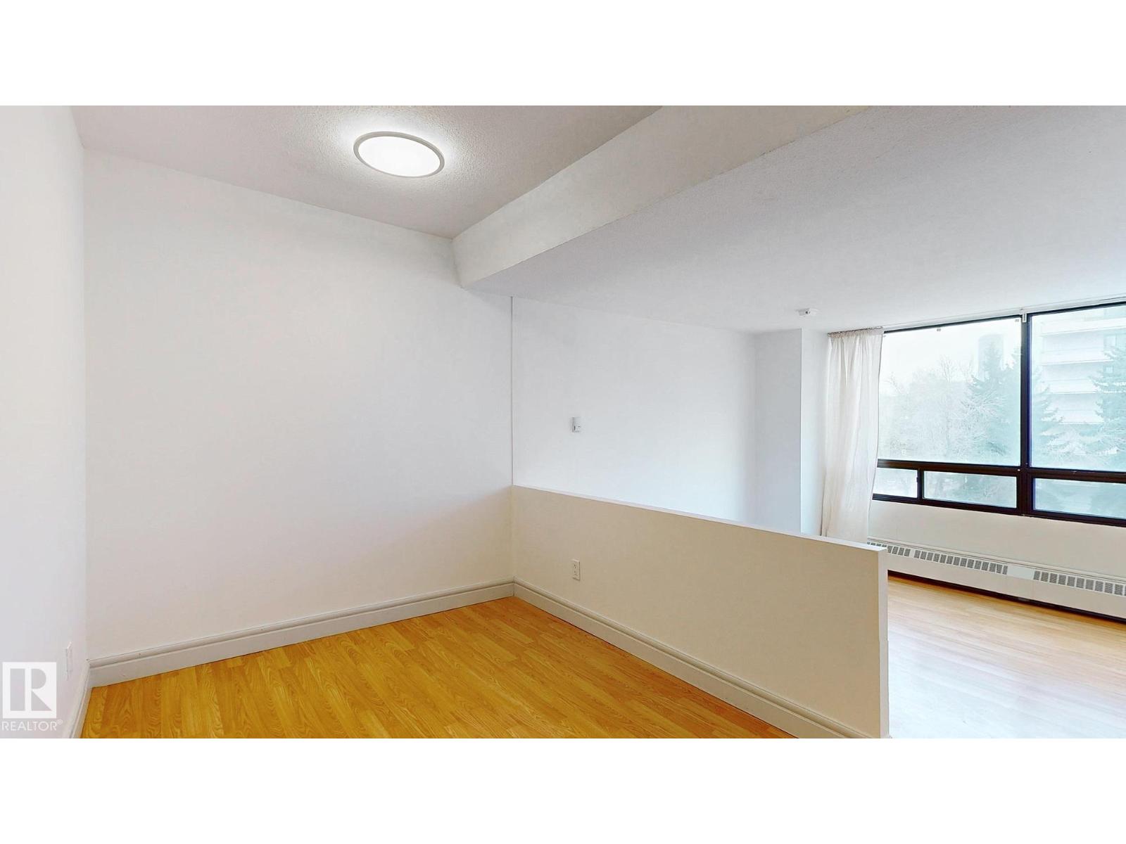 #417 10160 114 St Nw Property Photo 4
