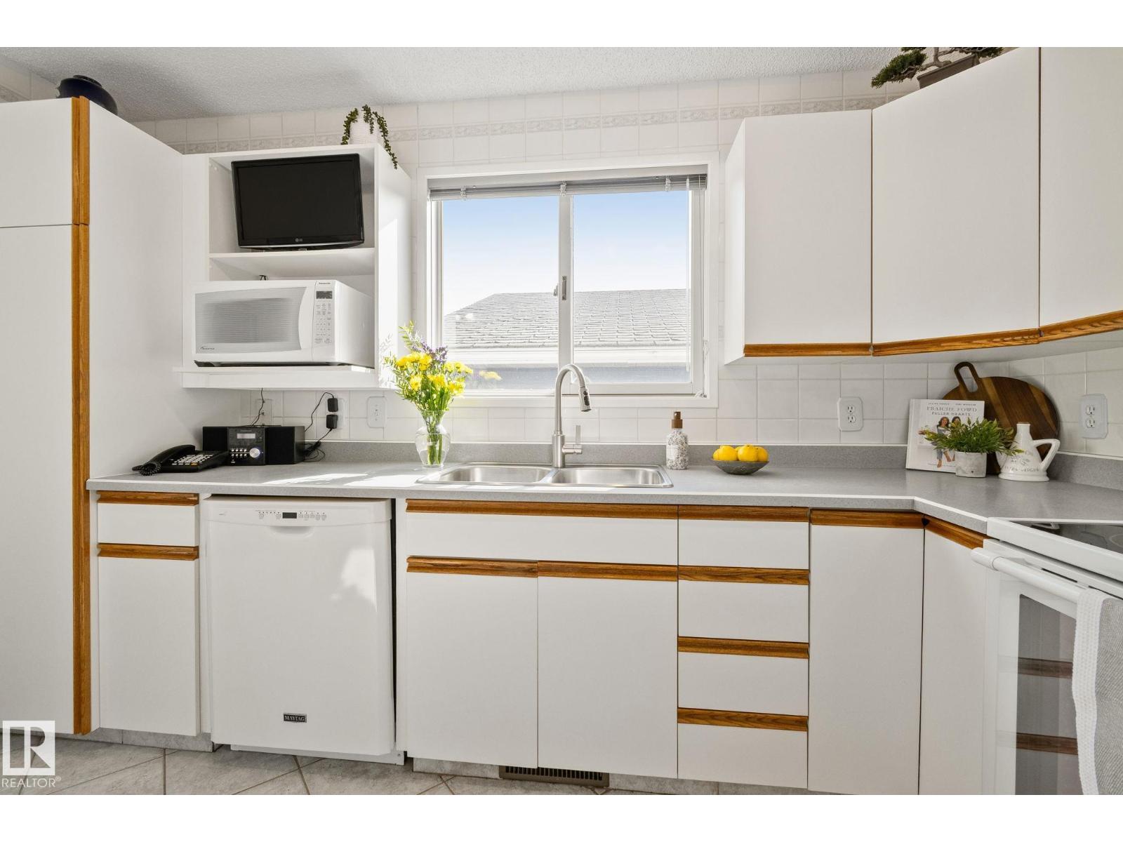9532 175 Av Nw Nw Property Photo 8