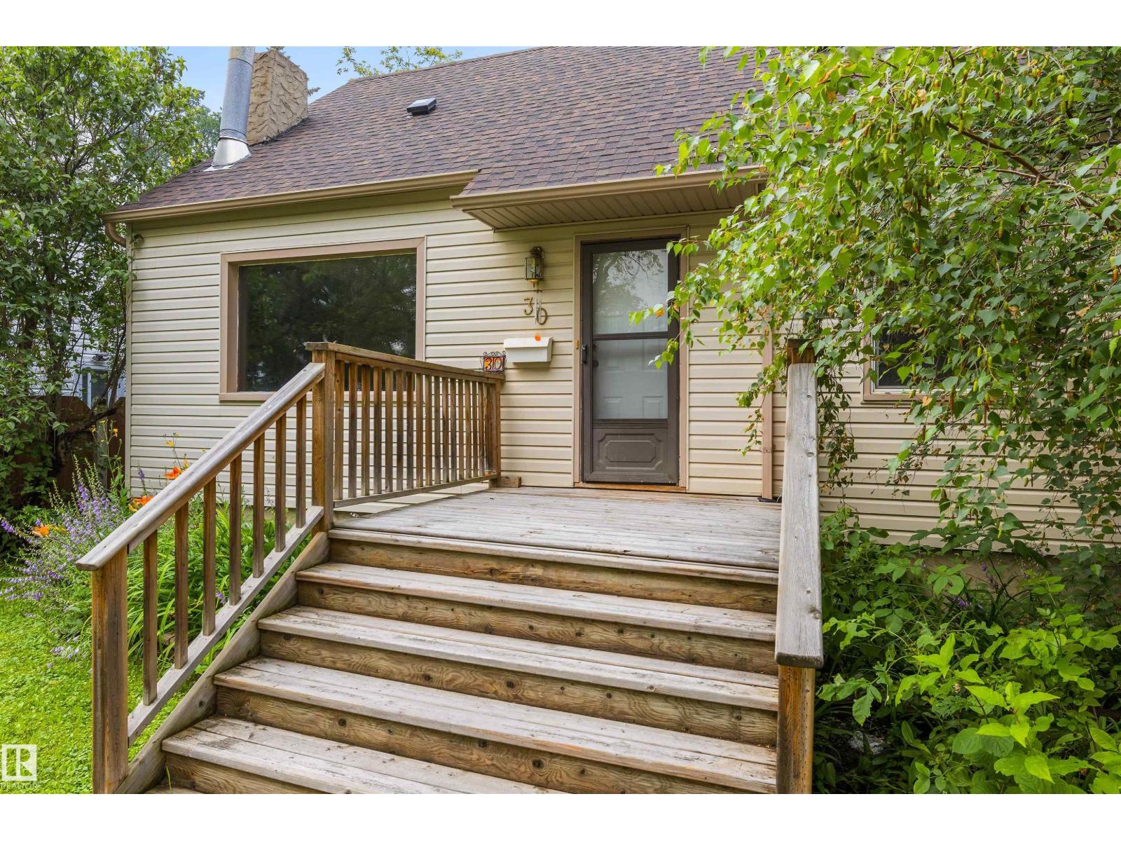 11230 75 Av Nw Property Photo 2