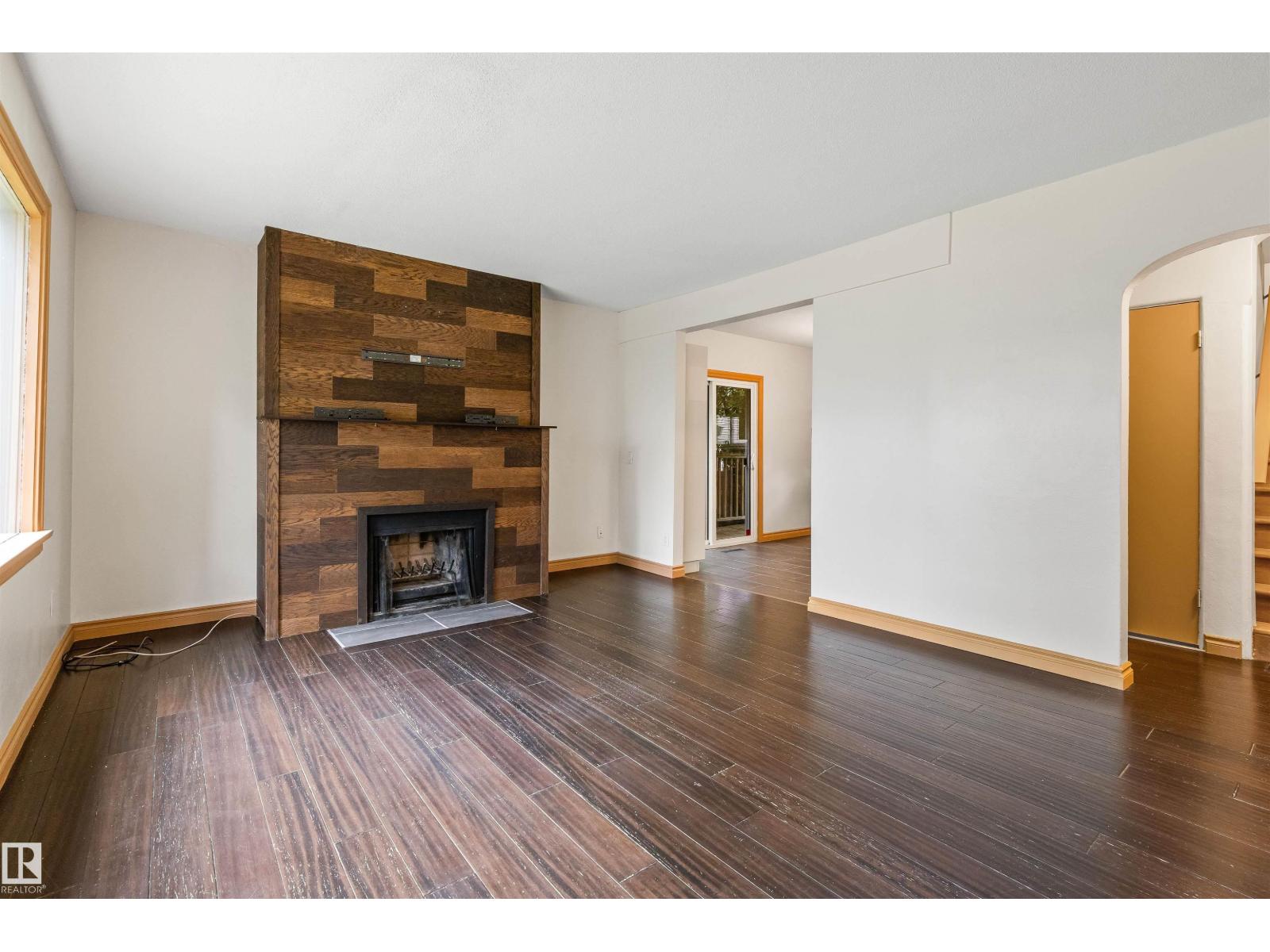 11230 75 Av Nw Property Photo 4